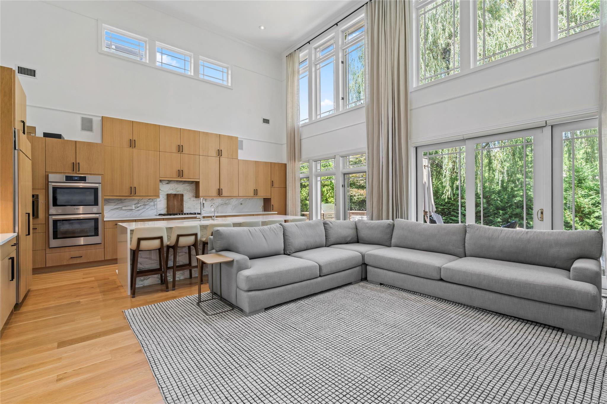 8 Holiday Pond Road, Jericho, NY 11753