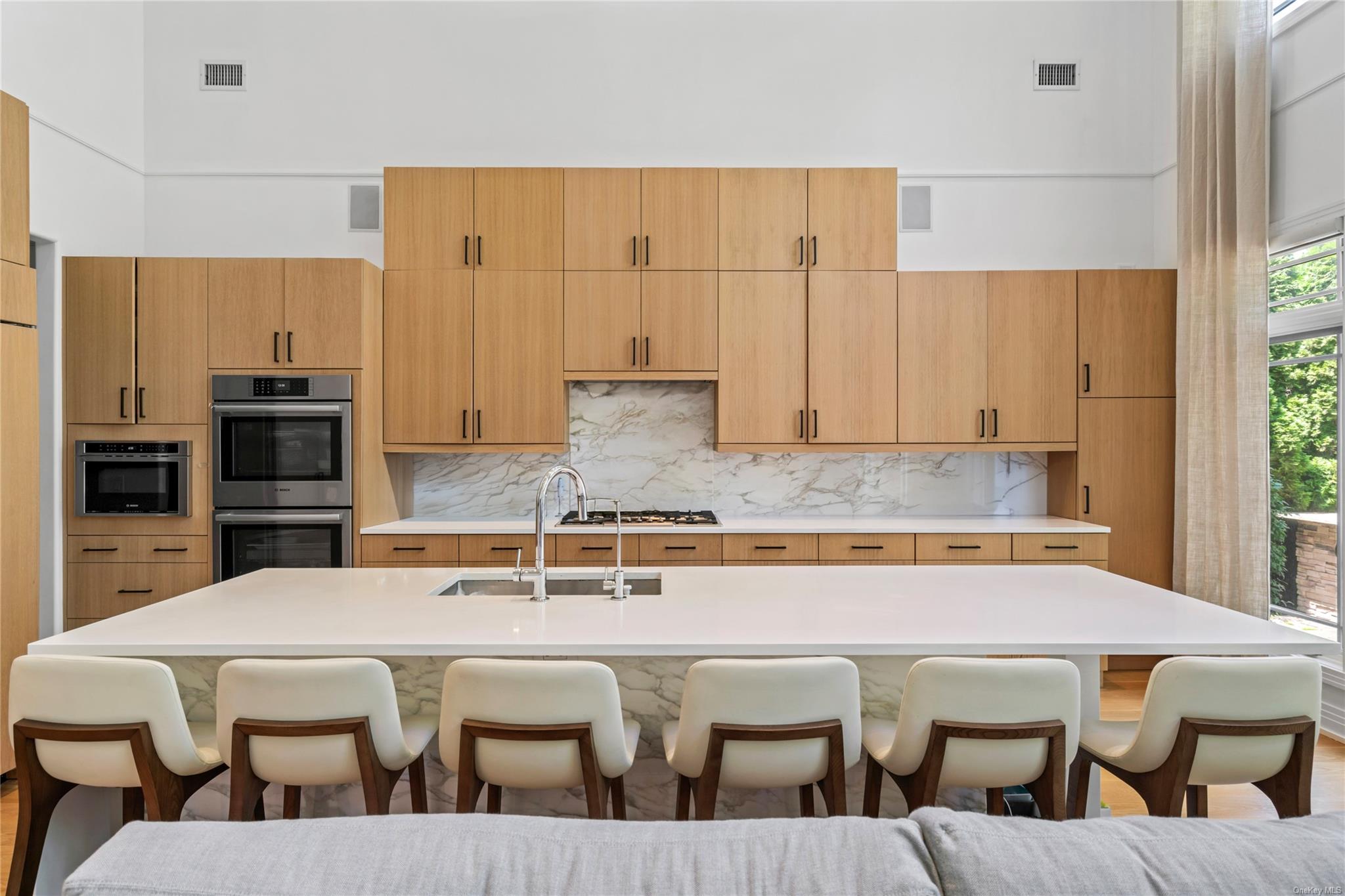 8 Holiday Pond Road, Jericho, NY 11753