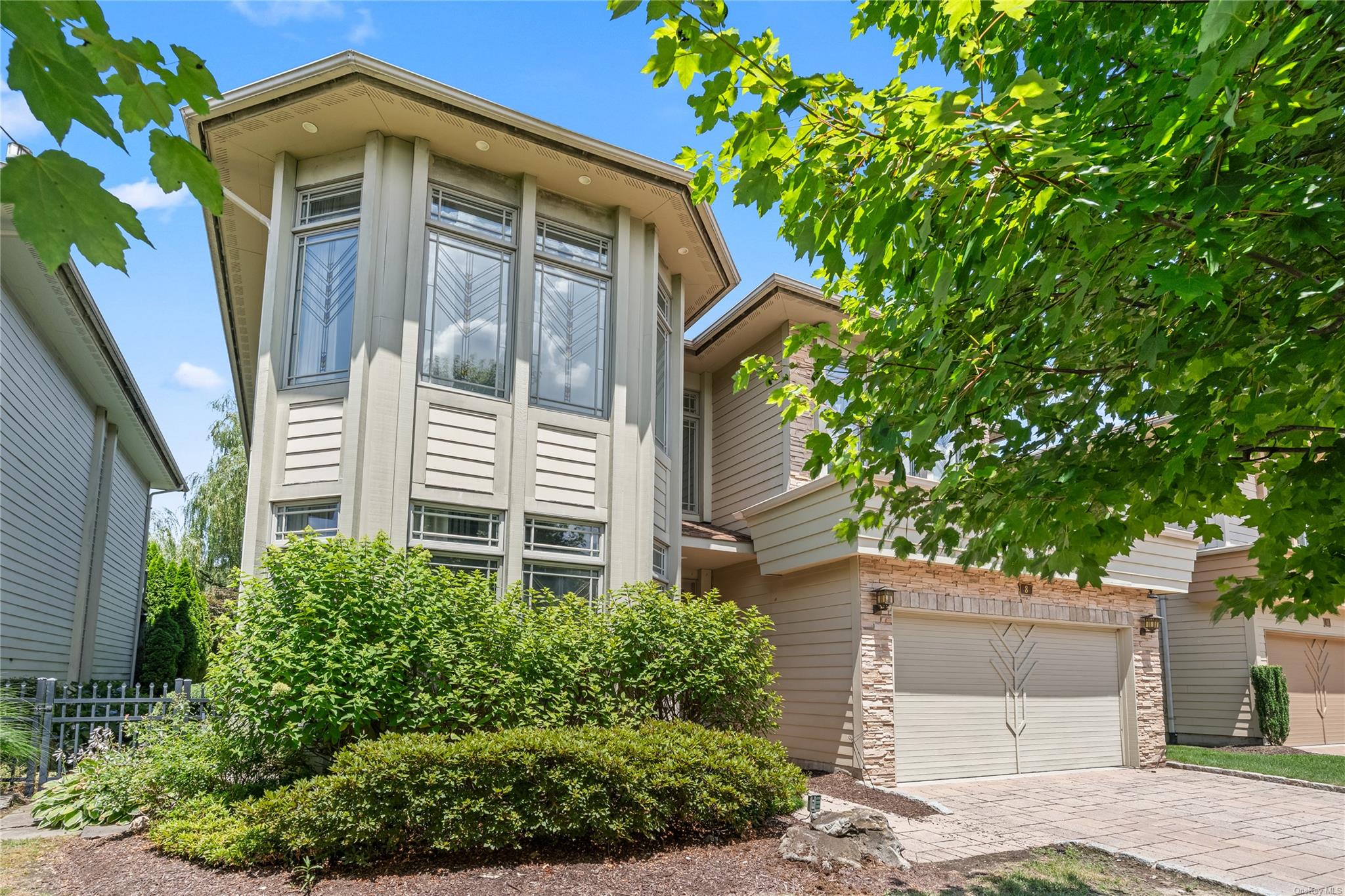 8 Holiday Pond Road, Jericho, NY 11753