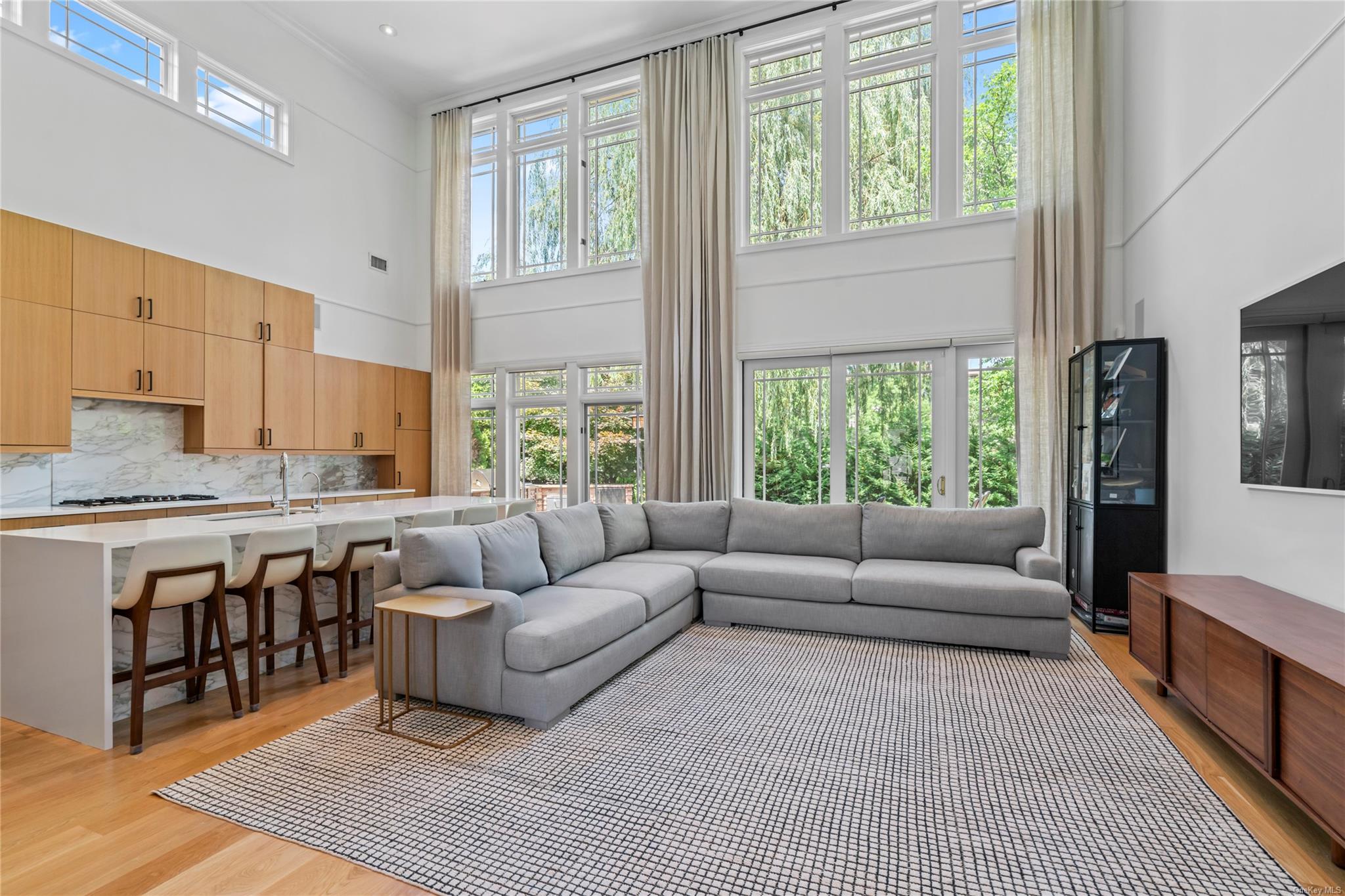 8 Holiday Pond Road, Jericho, NY 11753