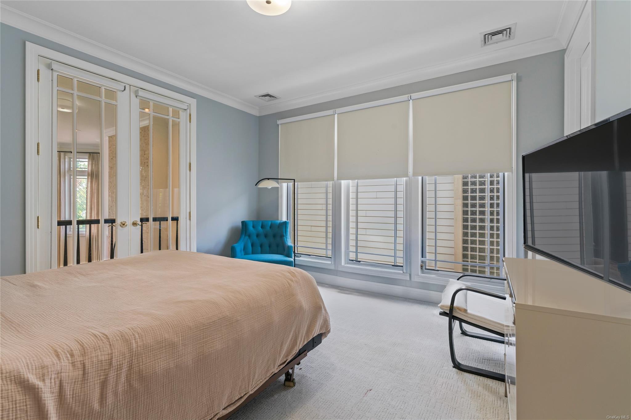 8 Holiday Pond Road, Jericho, NY 11753