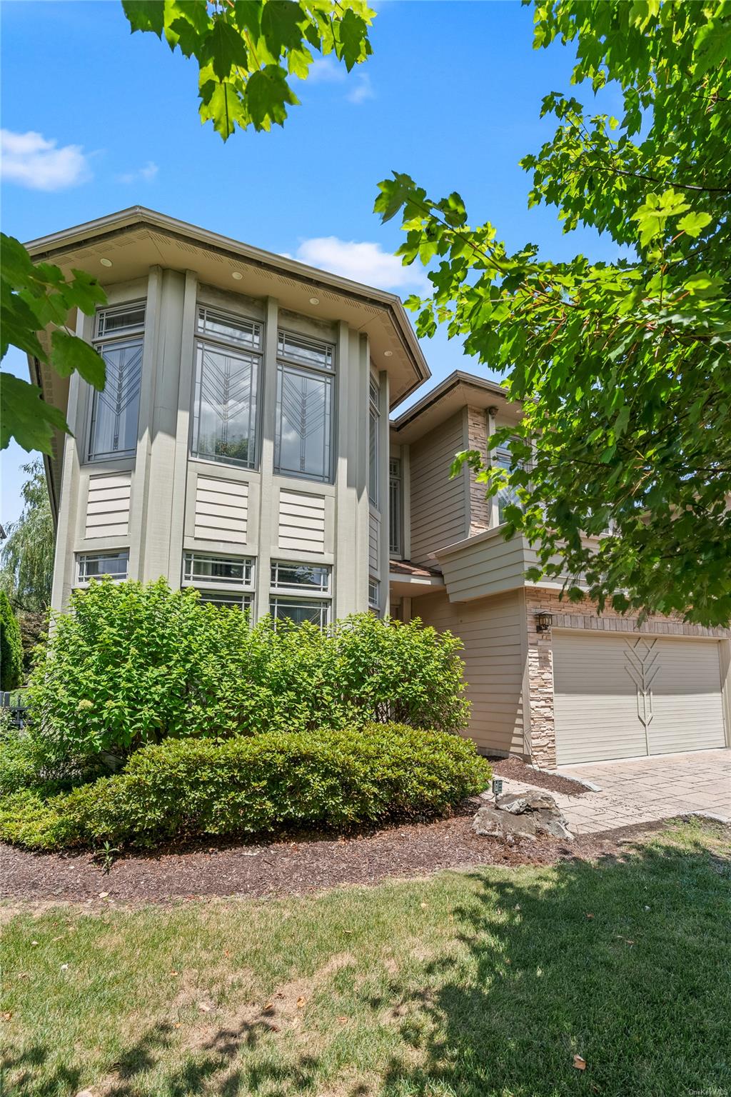 8 Holiday Pond Road, Jericho, NY 11753