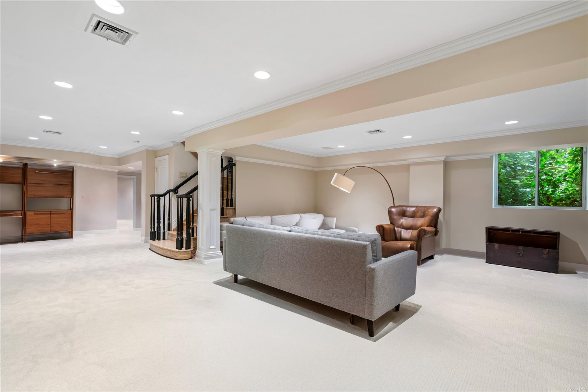 8 Holiday Pond Road, Jericho, NY 11753