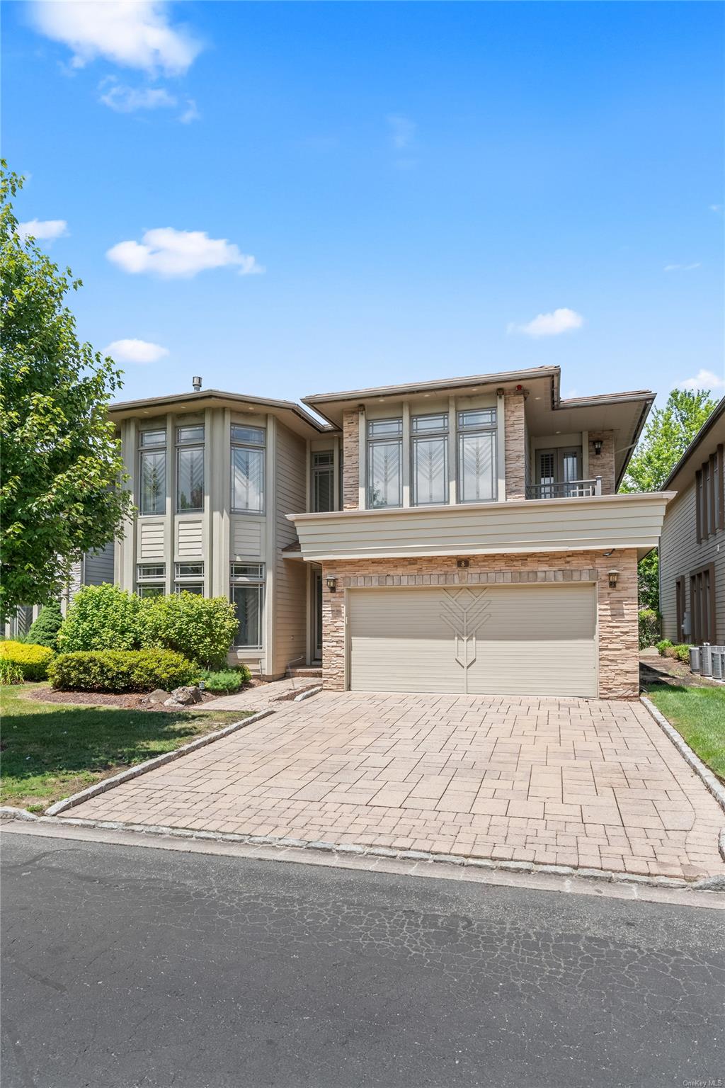 8 Holiday Pond Road, Jericho, NY 11753