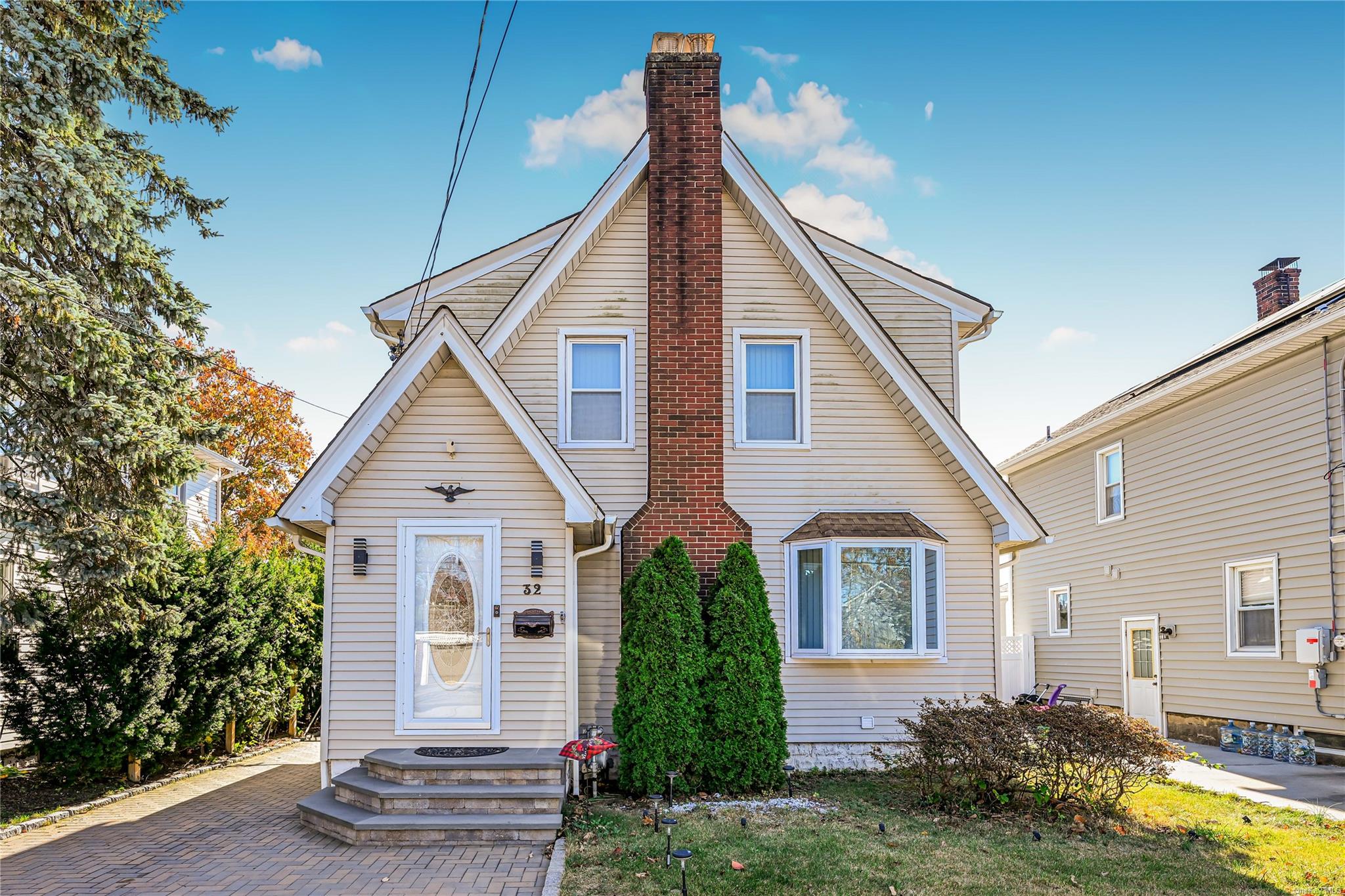 32 Madison Street, Lynbrook, NY 11563