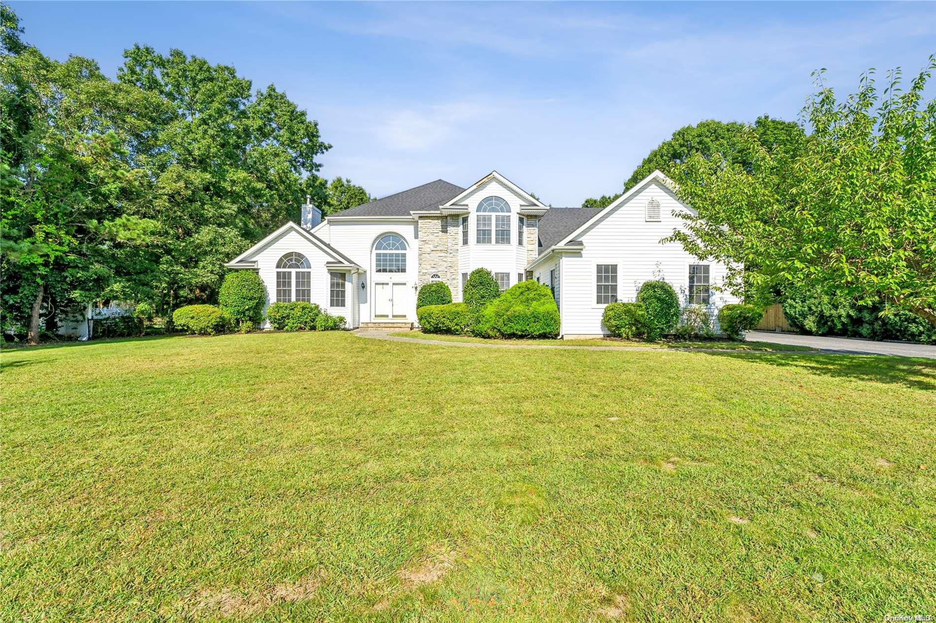 8 Homecoming, East Setauket, NY 11733