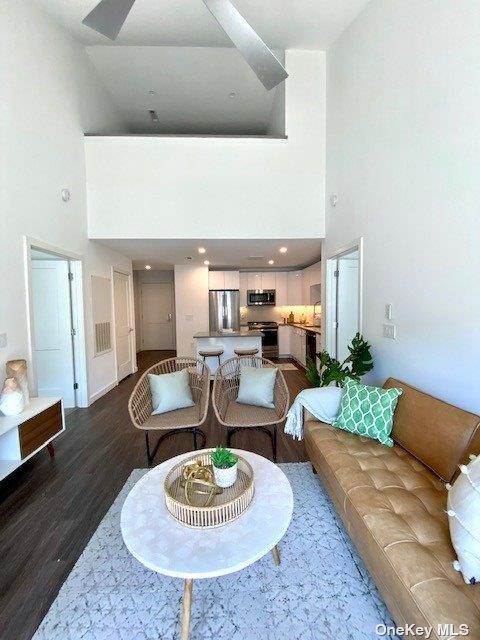 116 Searing Avenue # PH410, Mineola, NY 11501