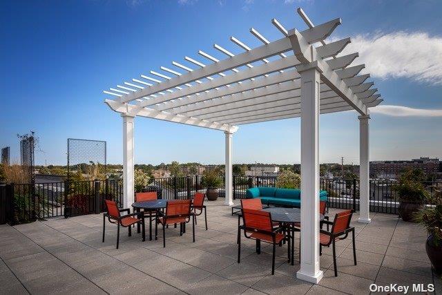 116 Searing Avenue # PH410, Mineola, NY 11501