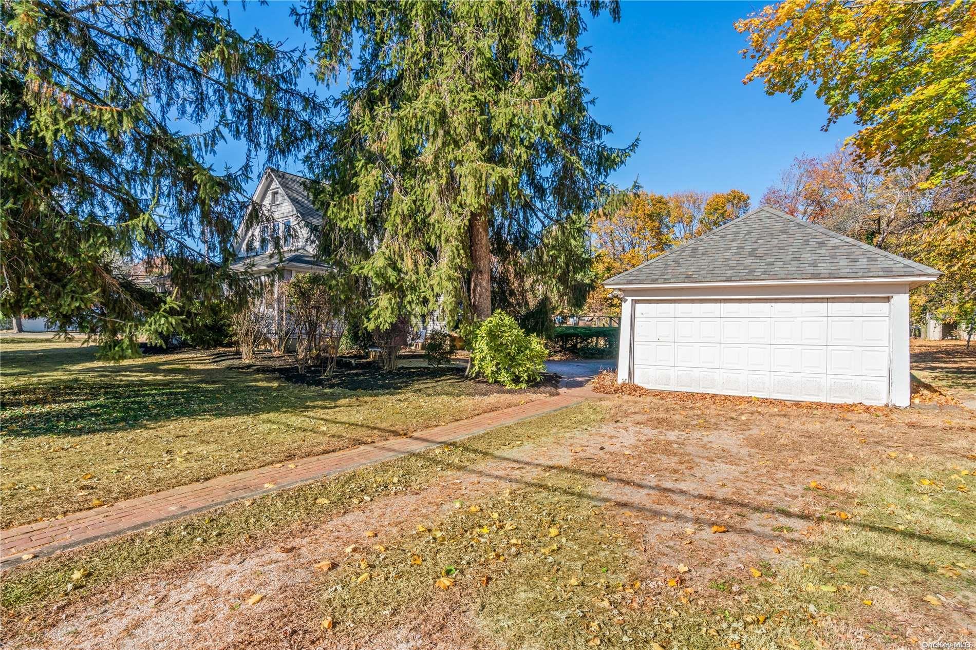 22 Broadway, Greenlawn, NY 11740