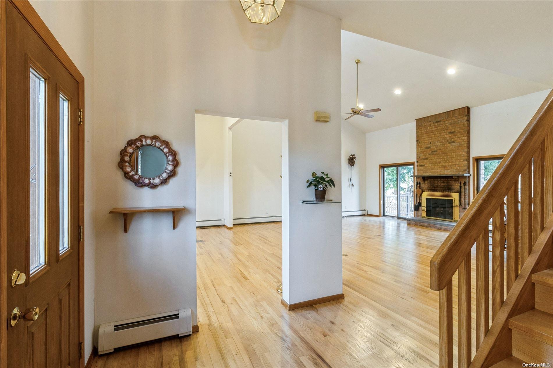 1572 Middle Road, Calverton, NY 11933
