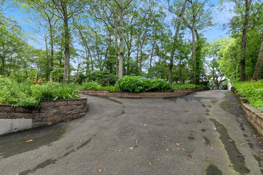 1572 Middle Road, Calverton, NY 11933