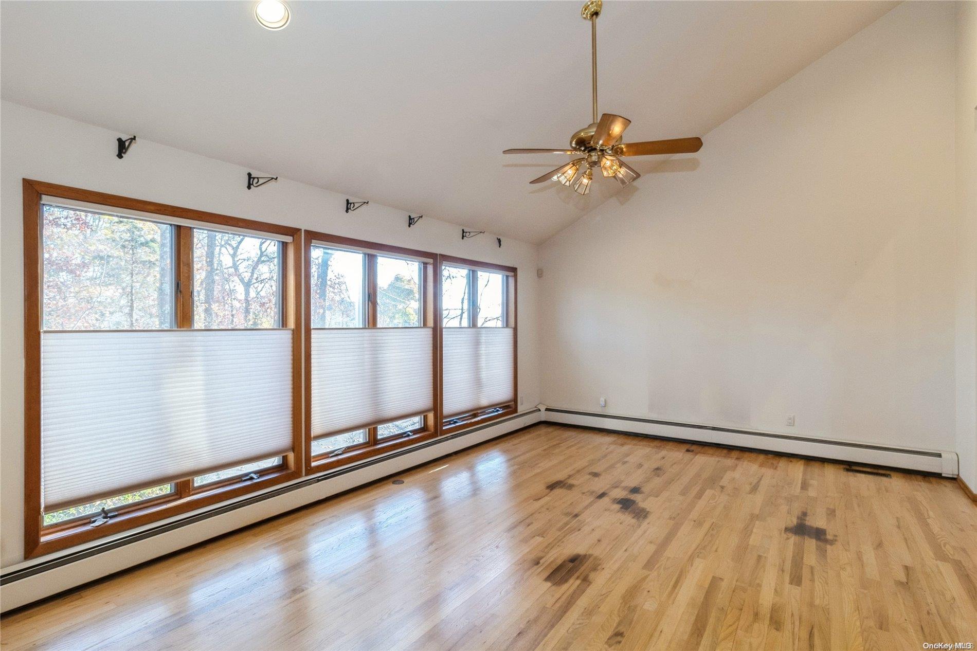 1572 Middle Road, Calverton, NY 11933