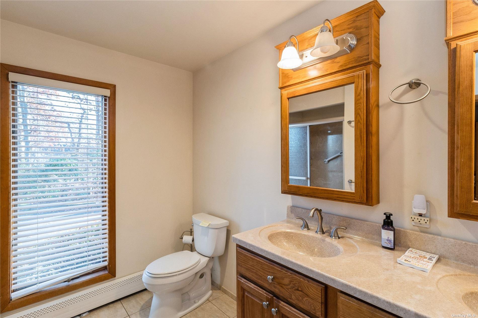 1572 Middle Road, Calverton, NY 11933