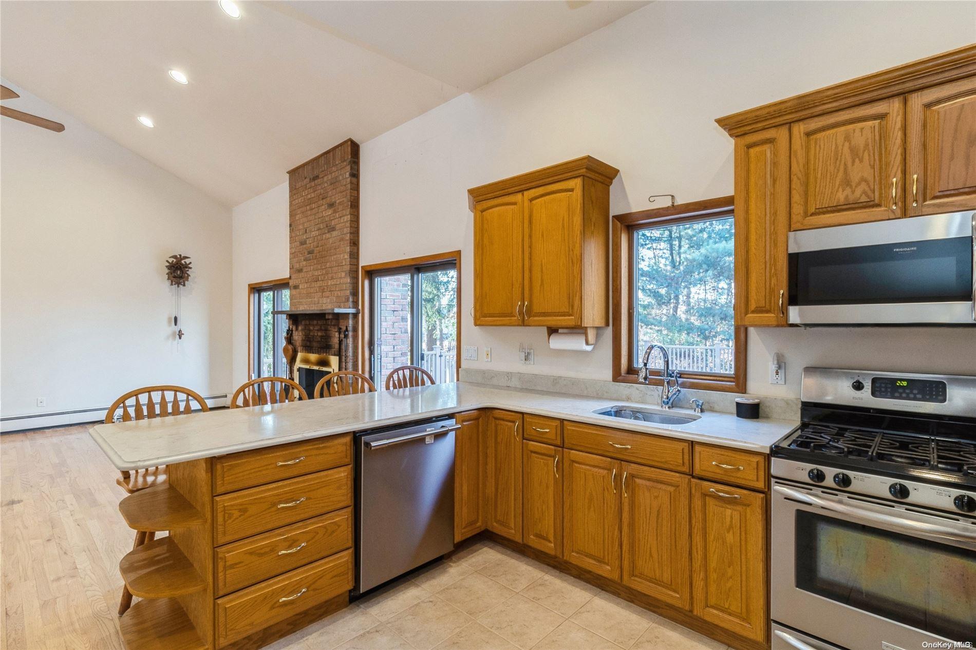 1572 Middle Road, Calverton, NY 11933