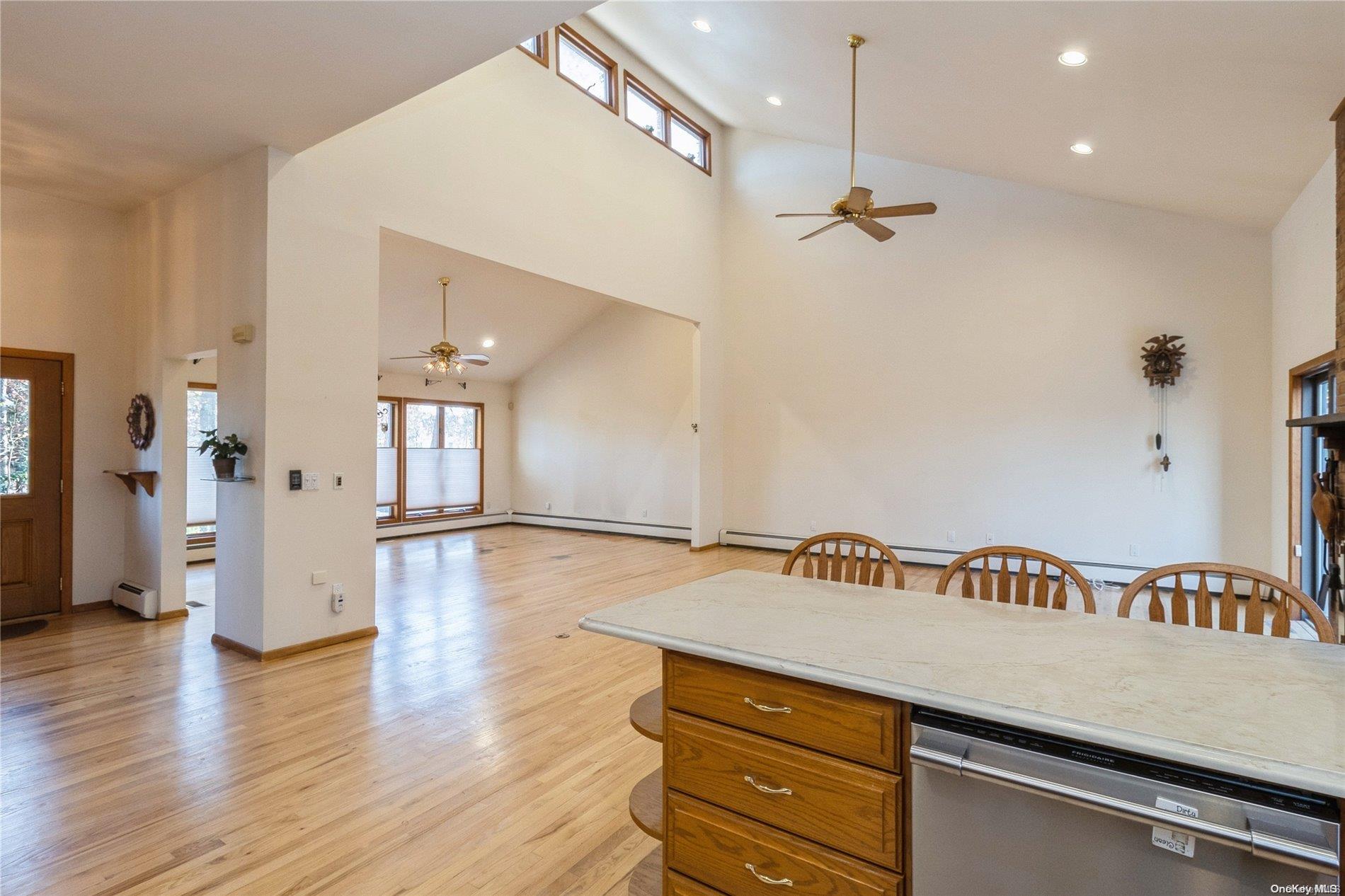 1572 Middle Road, Calverton, NY 11933