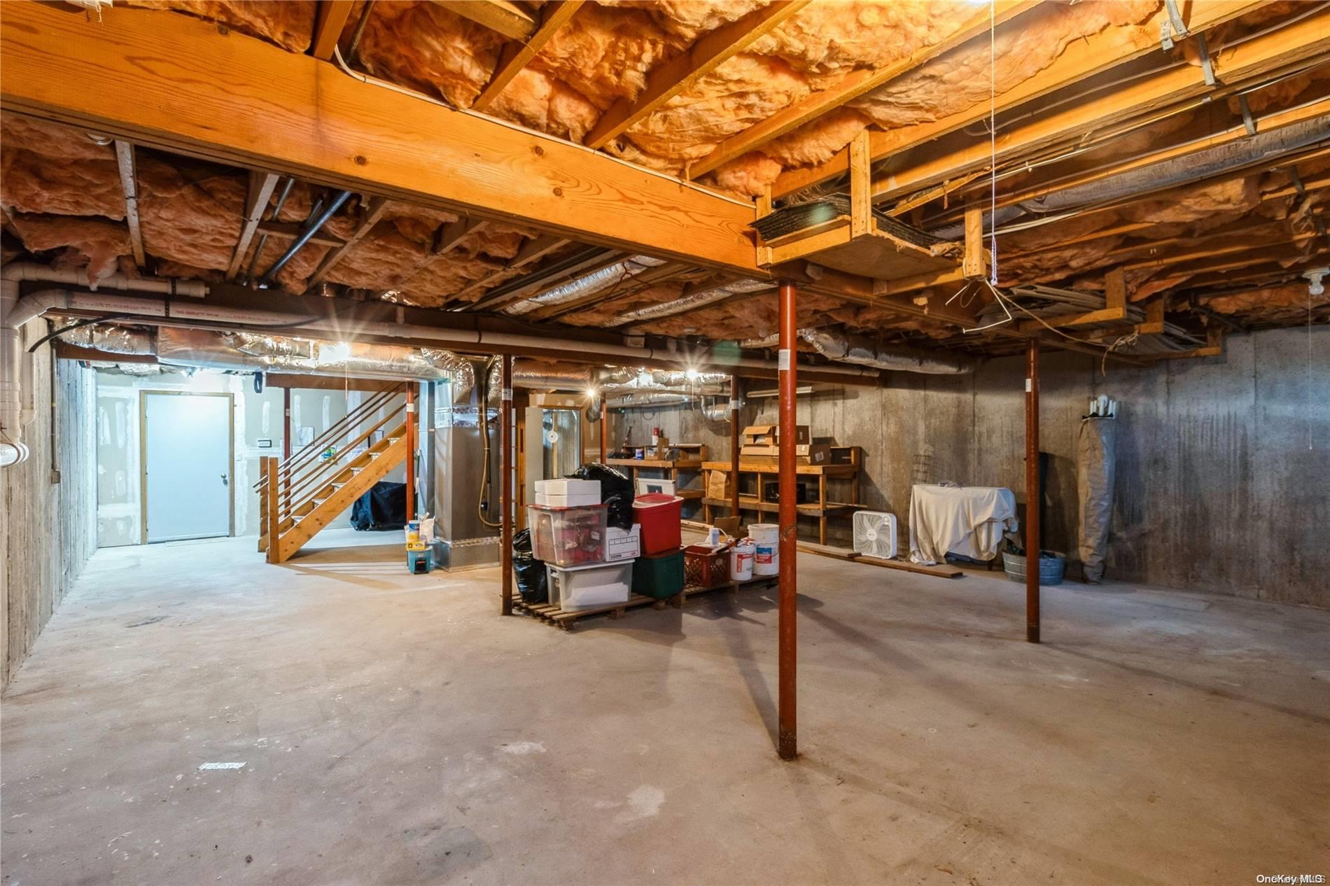1572 Middle Road, Calverton, NY 11933