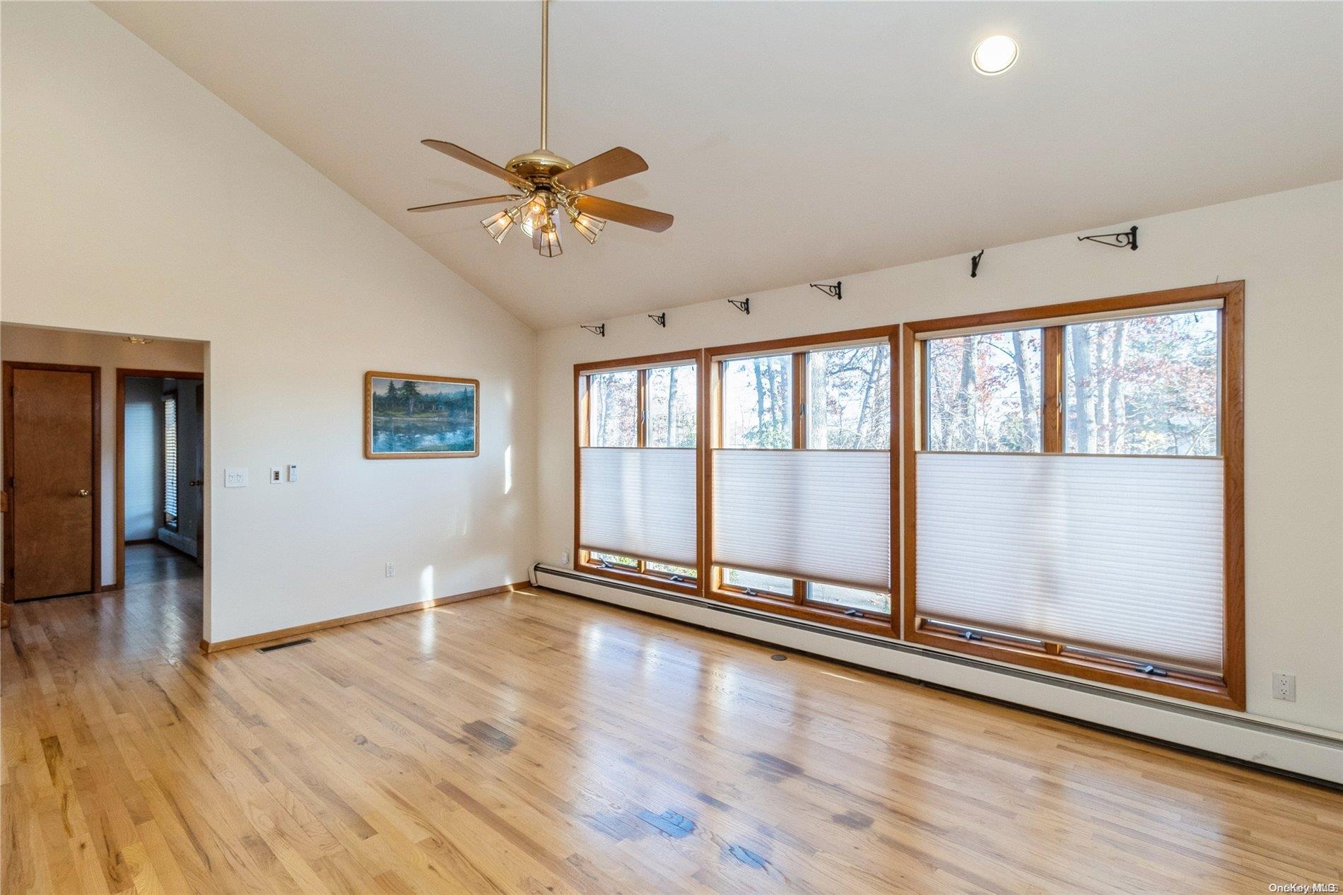 1572 Middle Road, Calverton, NY 11933