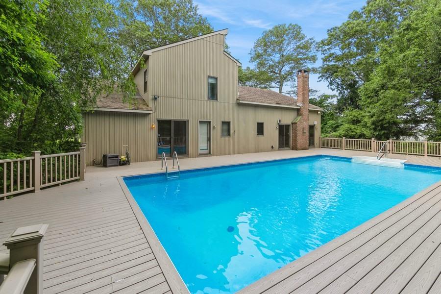 1572 Middle Road, Calverton, NY 11933