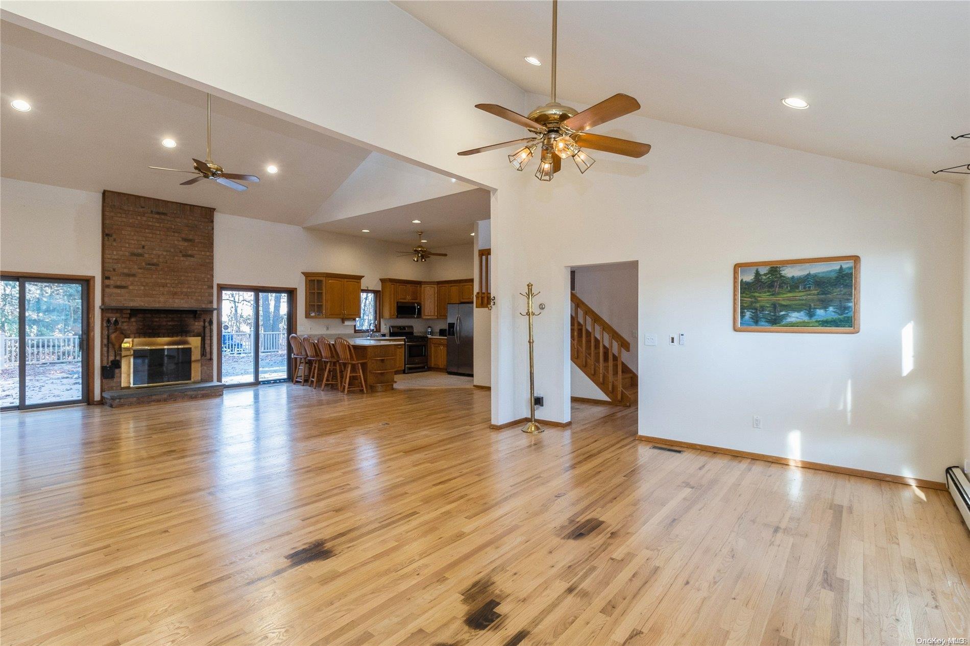1572 Middle Road, Calverton, NY 11933