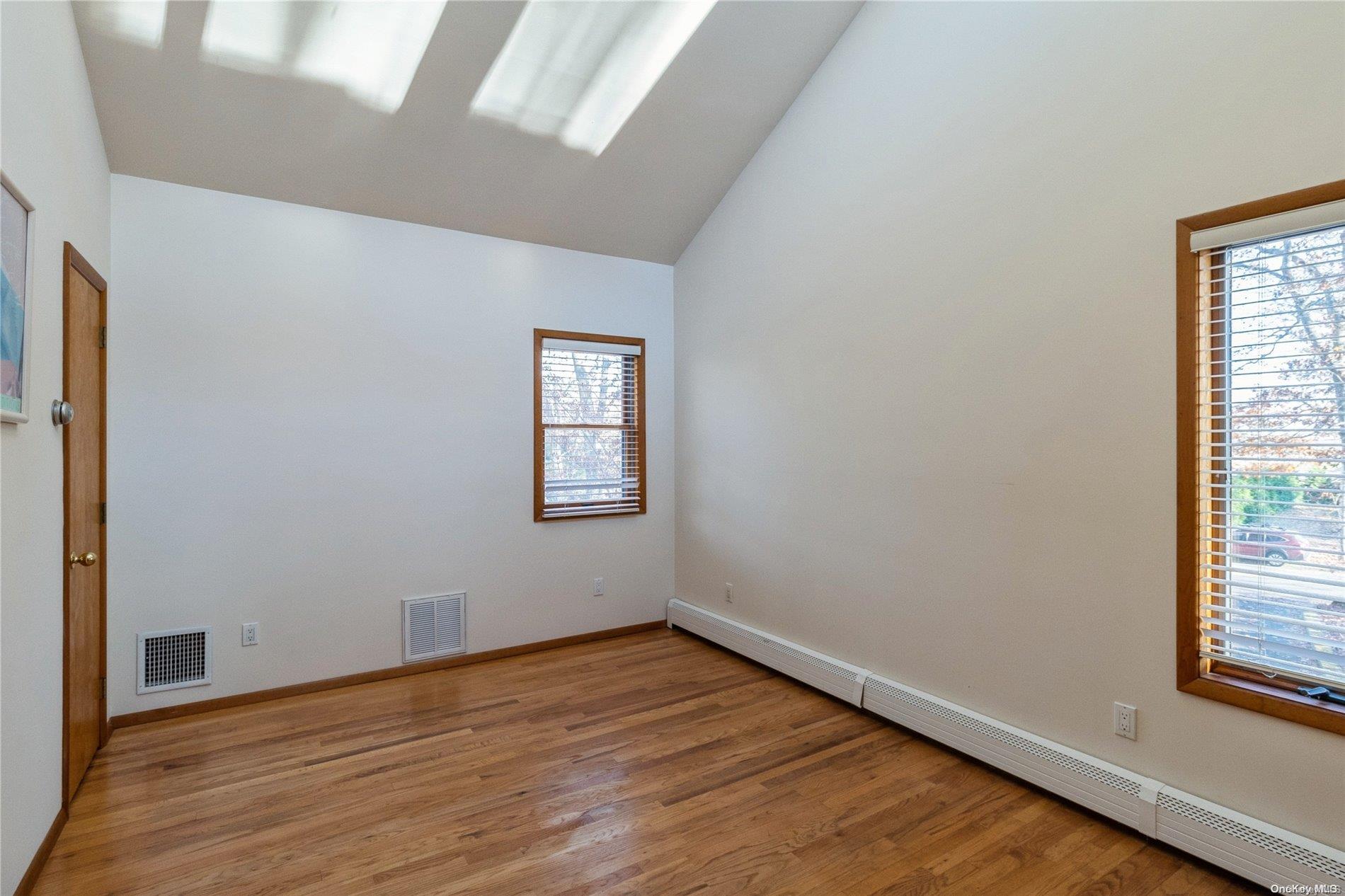1572 Middle Road, Calverton, NY 11933
