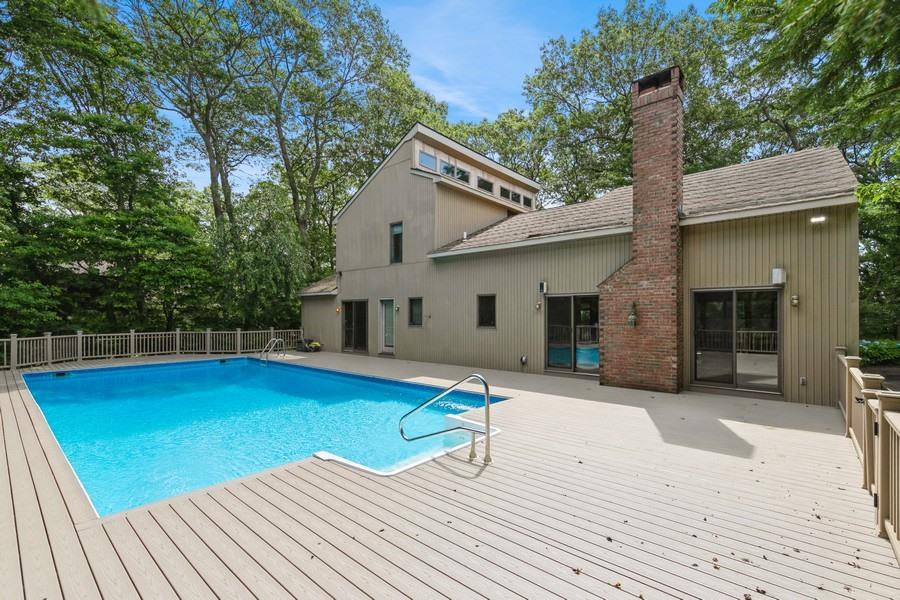 1572 Middle Road, Calverton, NY 11933