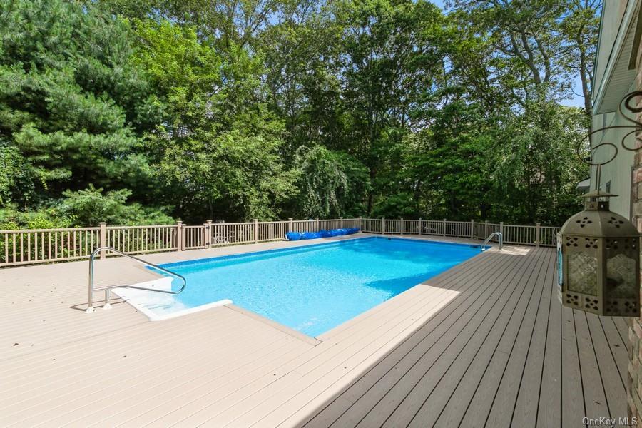 1572 Middle Road, Calverton, NY 11933