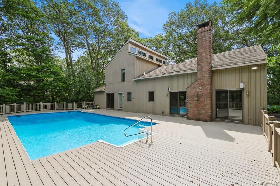 1572 Middle Road, Calverton, NY 11933