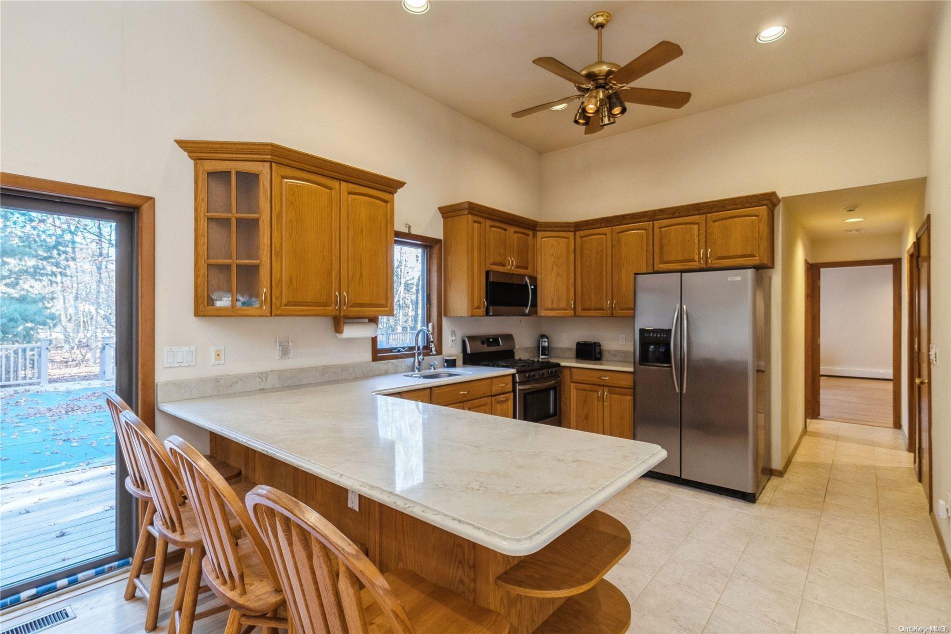 1572 Middle Road, Calverton, NY 11933
