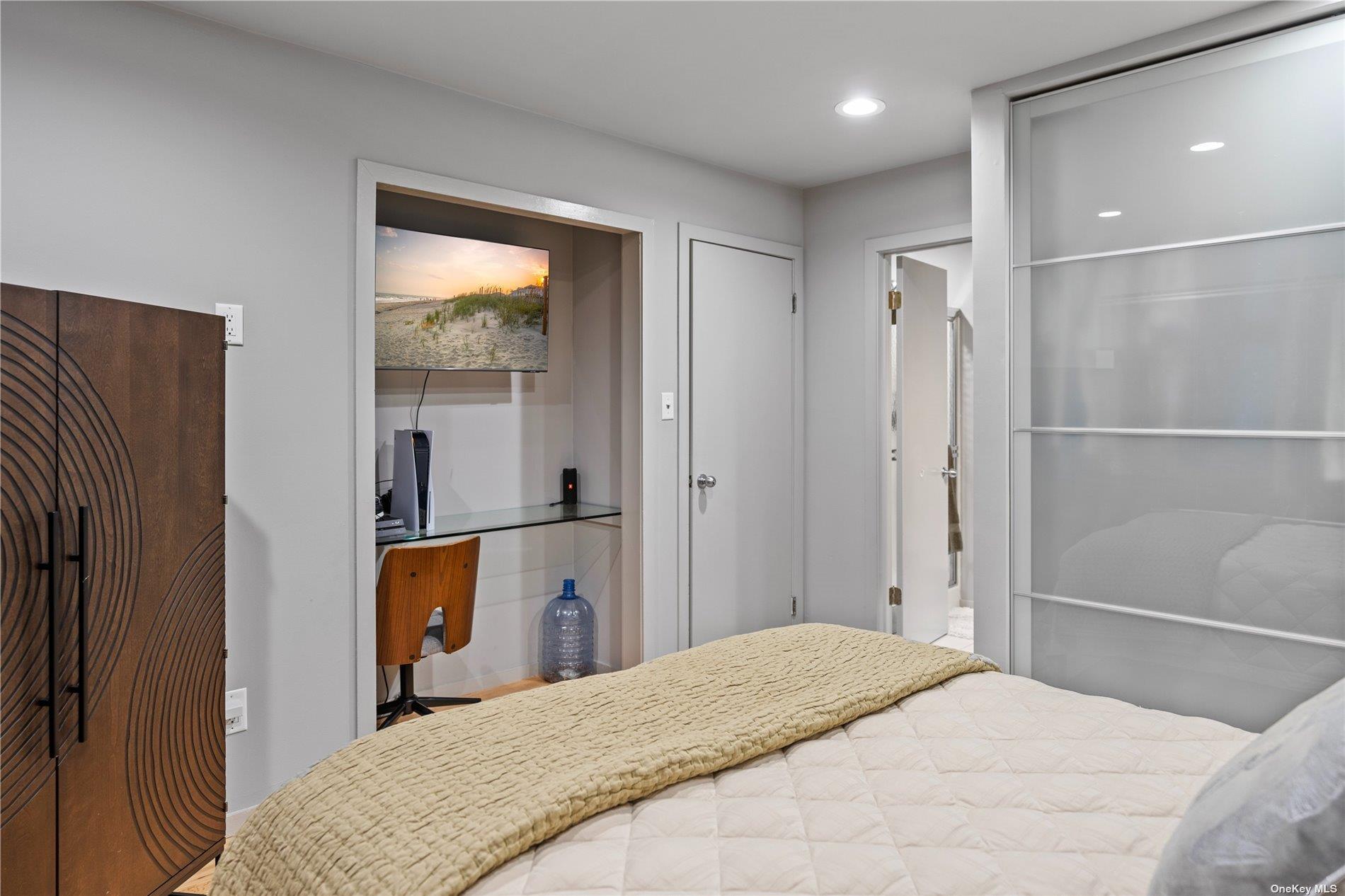 25 N Quarter Road, Westhampton, NY 11977