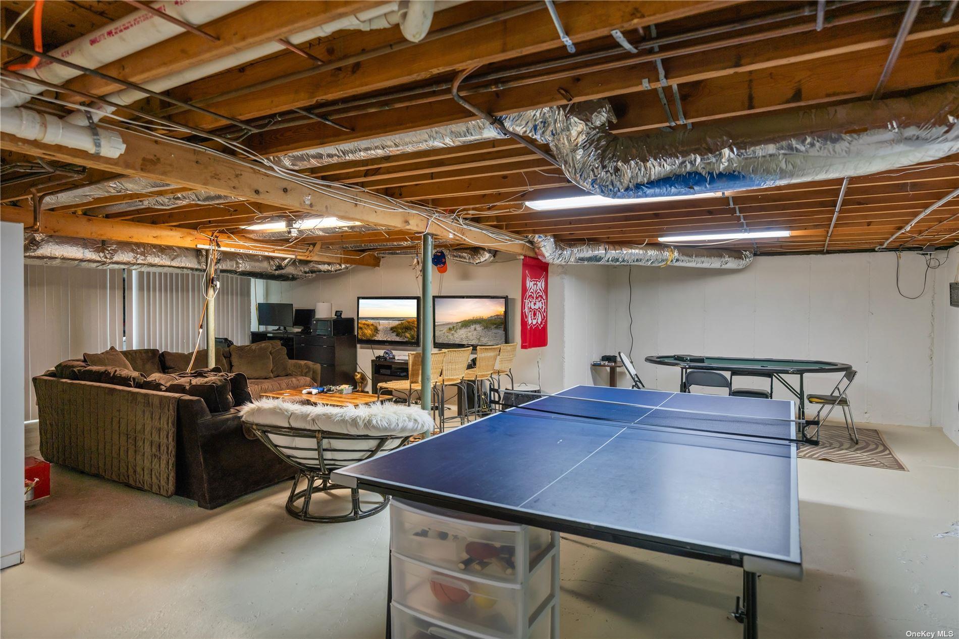 25 N Quarter Road, Westhampton, NY 11977