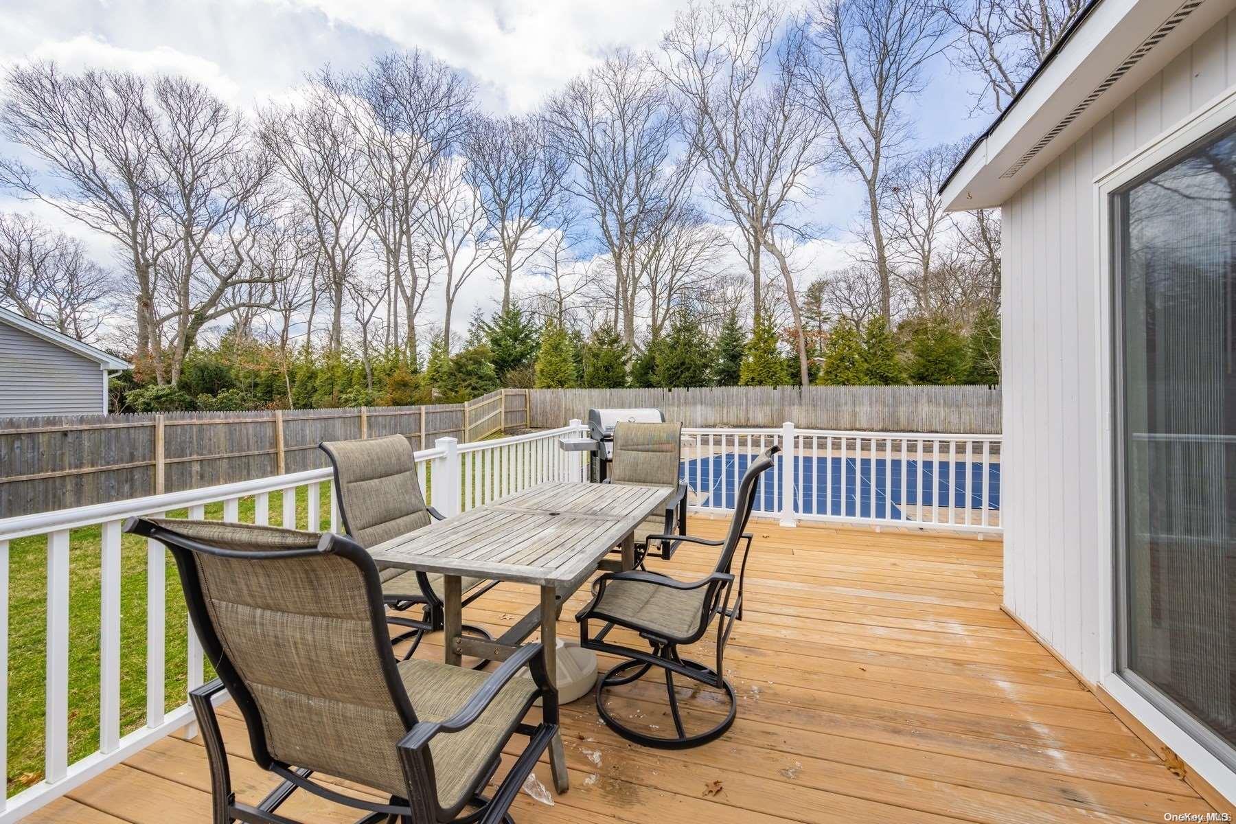 15 Pin Oak Lane, Westhampton Beach, NY 11978