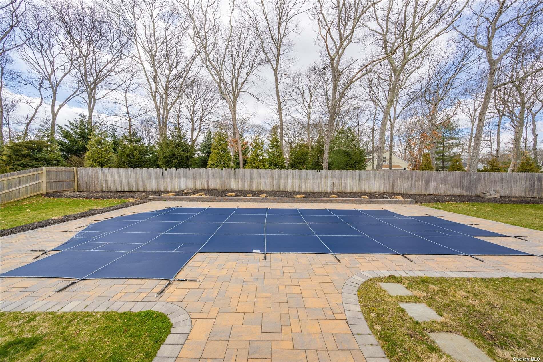 15 Pin Oak Lane, Westhampton Beach, NY 11978