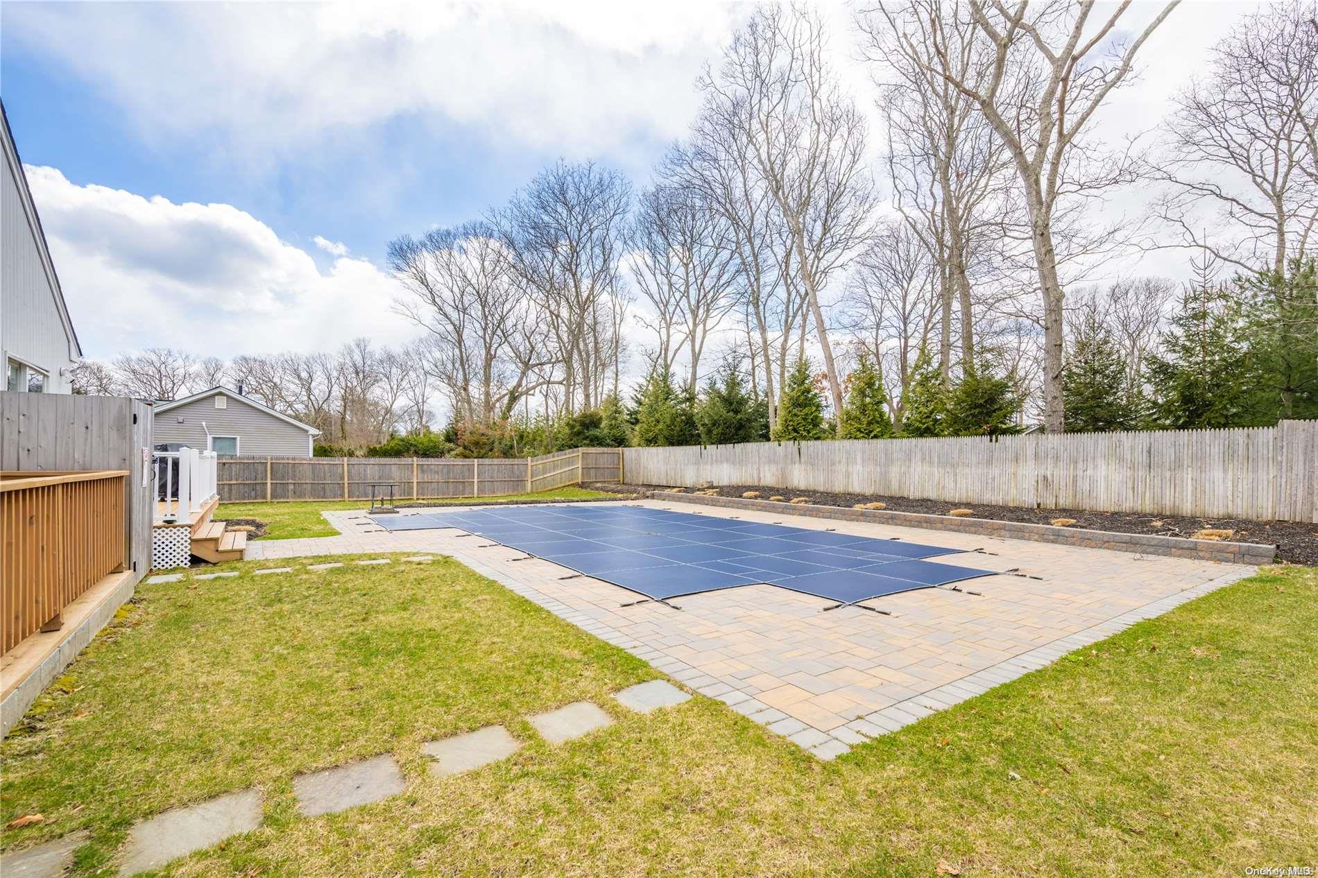 15 Pin Oak Lane, Westhampton Beach, NY 11978