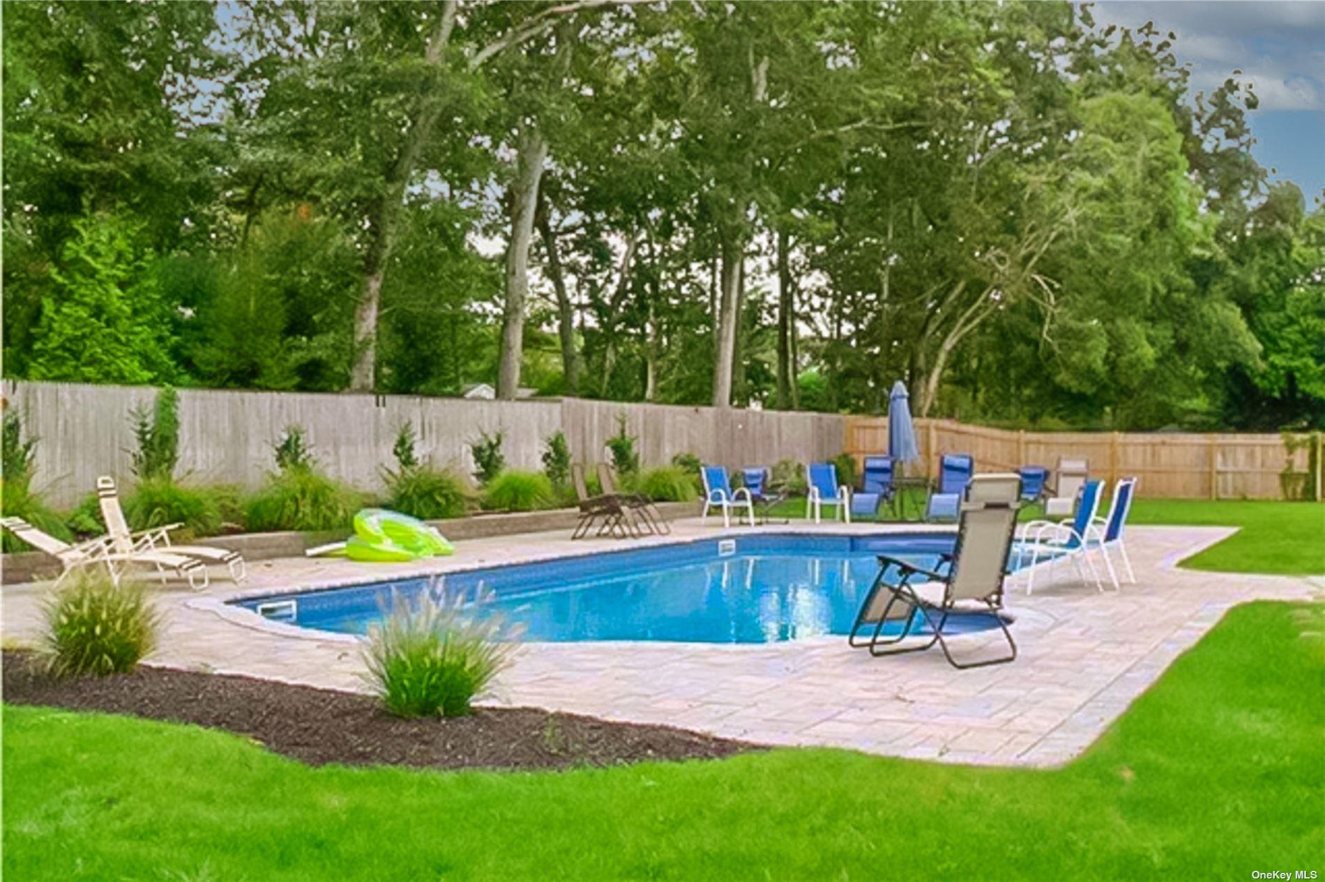 15 Pin Oak Lane, Westhampton Beach, NY 11978