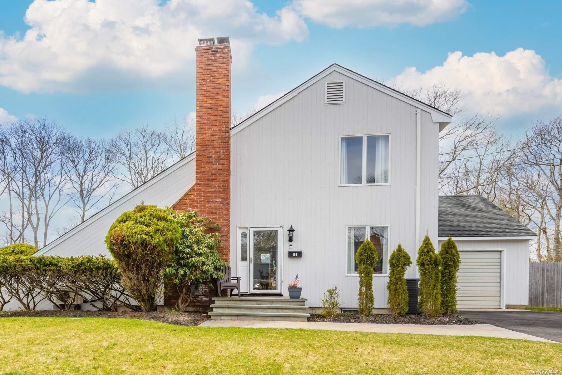 15 Pin Oak Lane, Westhampton Beach, NY 11978