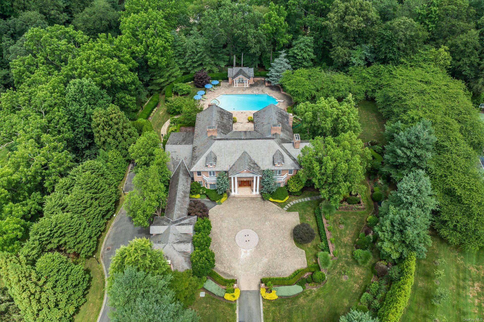 660 Chicken Valley Road, Matinecock, NY 11560