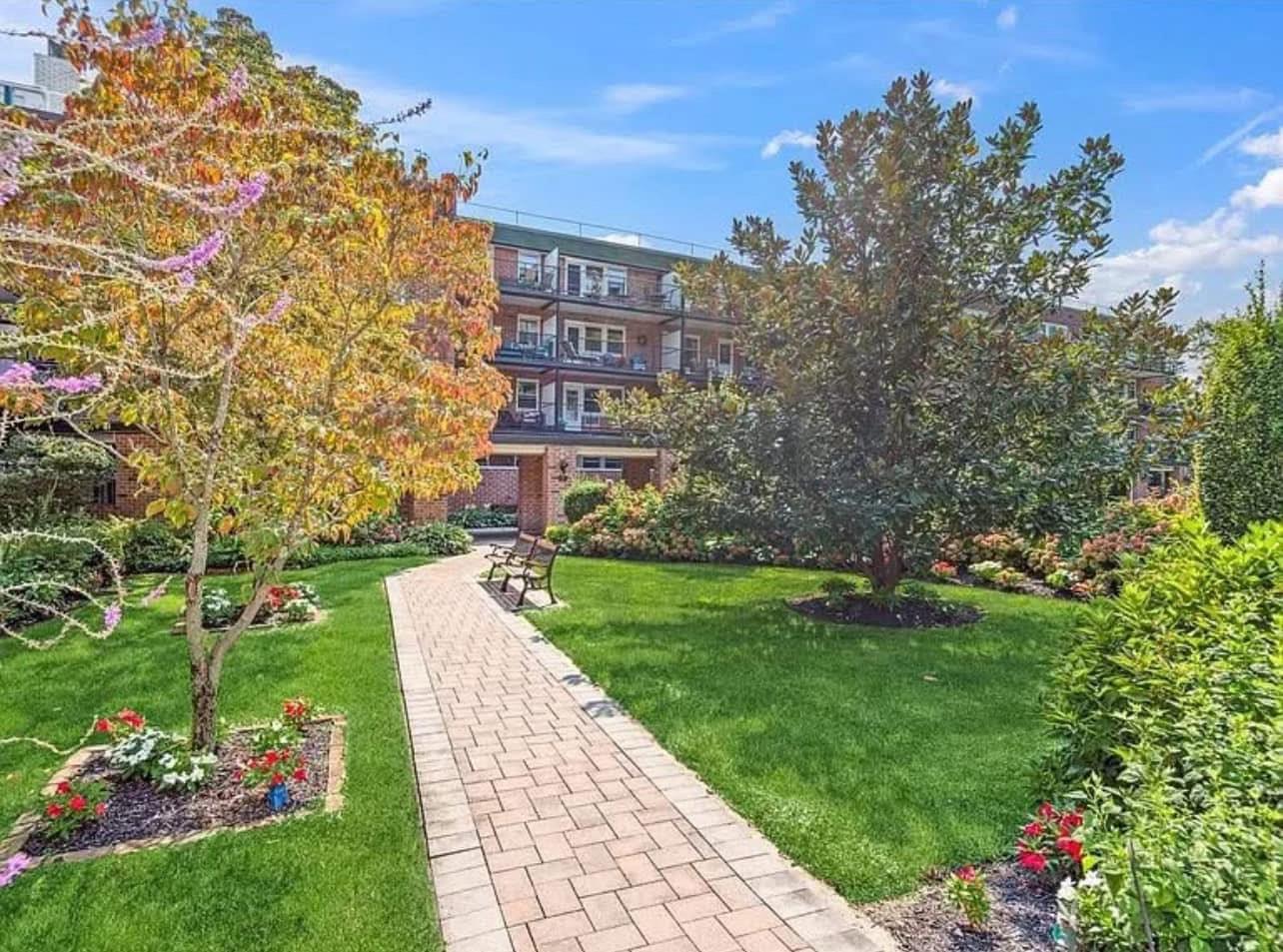 32 Pearsall Avenue # 1G, Glen Cove, NY 11542