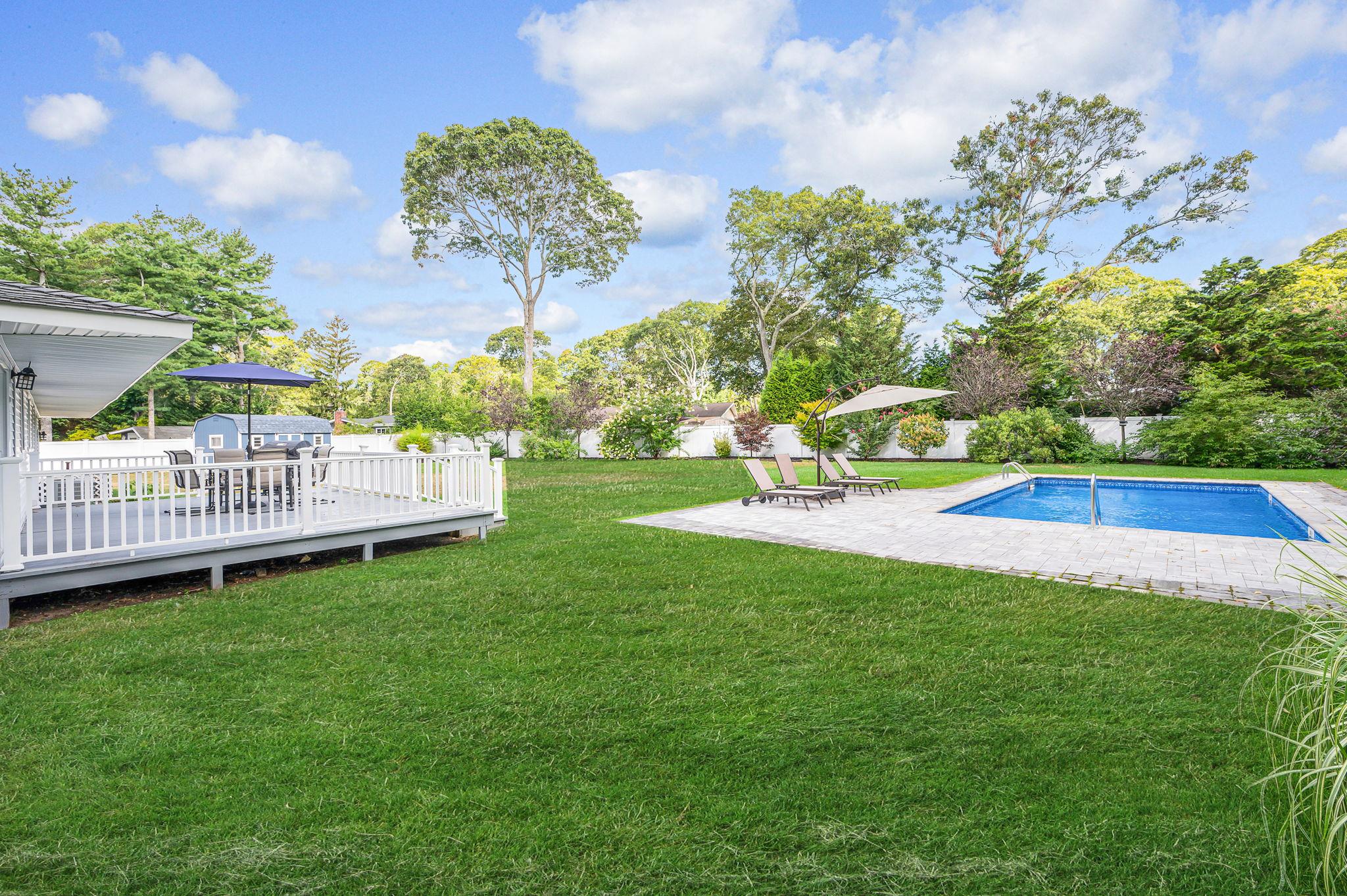 6 Rolling Hill Road, Hampton Bays, NY 11946