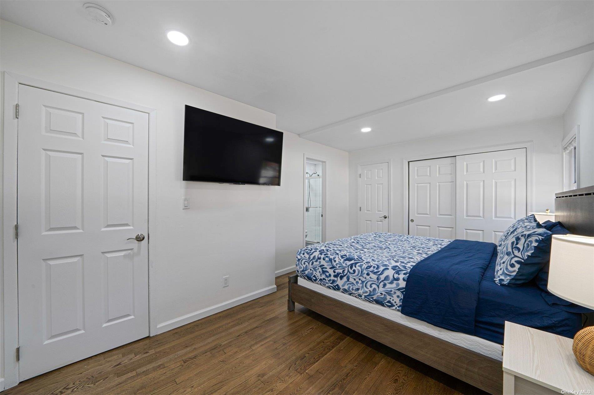 6 Rolling Hill Road, Hampton Bays, NY 11946