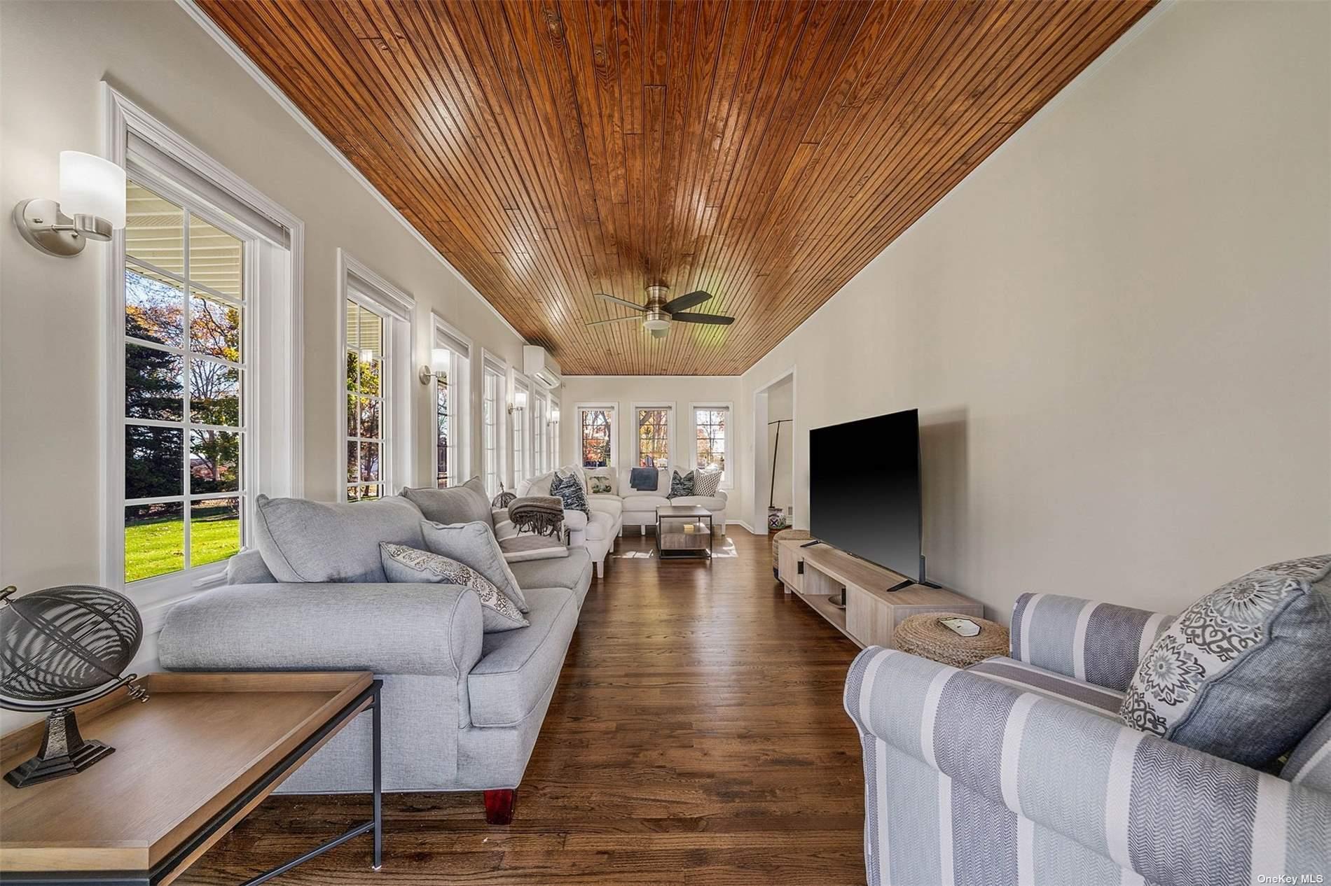 6 Rolling Hill Road, Hampton Bays, NY 11946