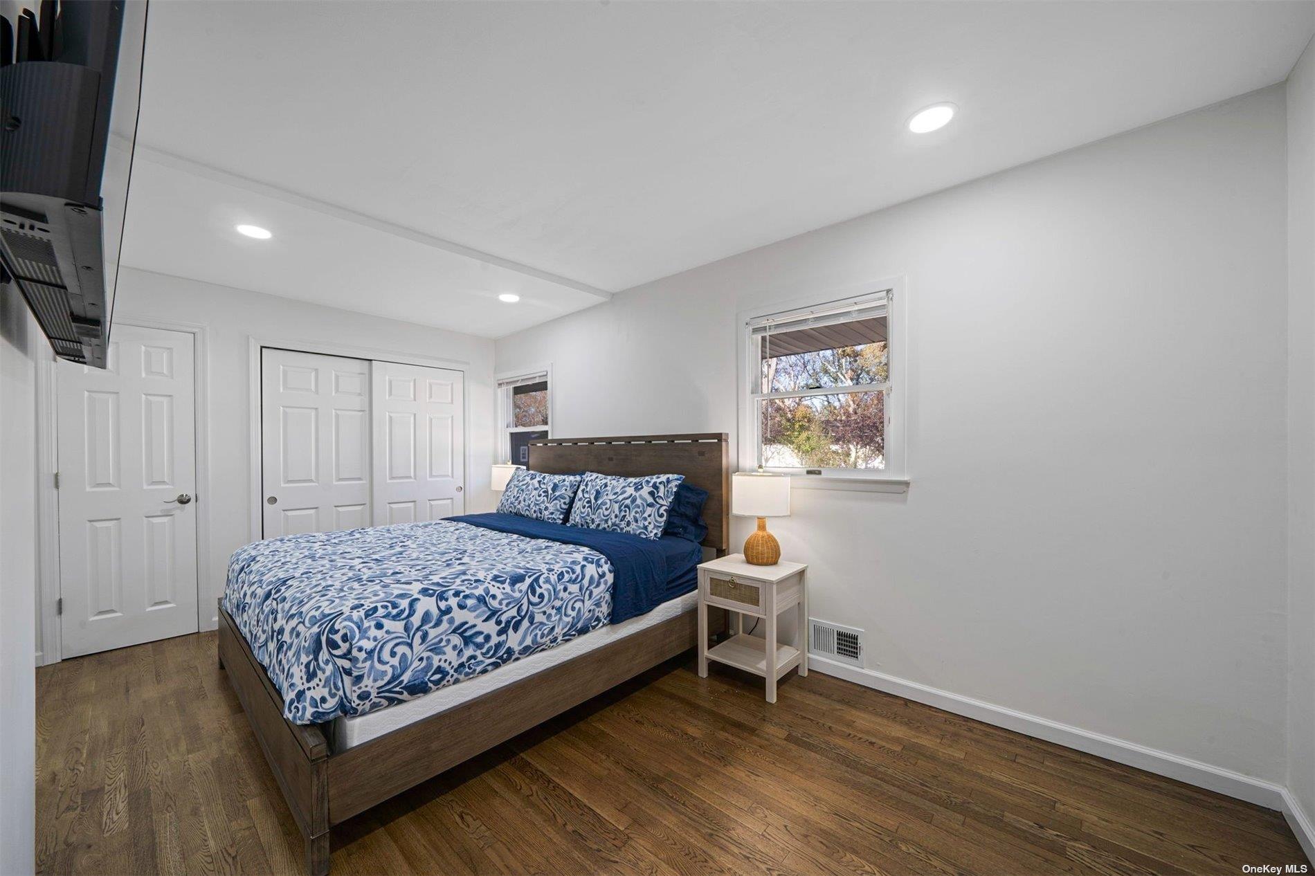 6 Rolling Hill Road, Hampton Bays, NY 11946