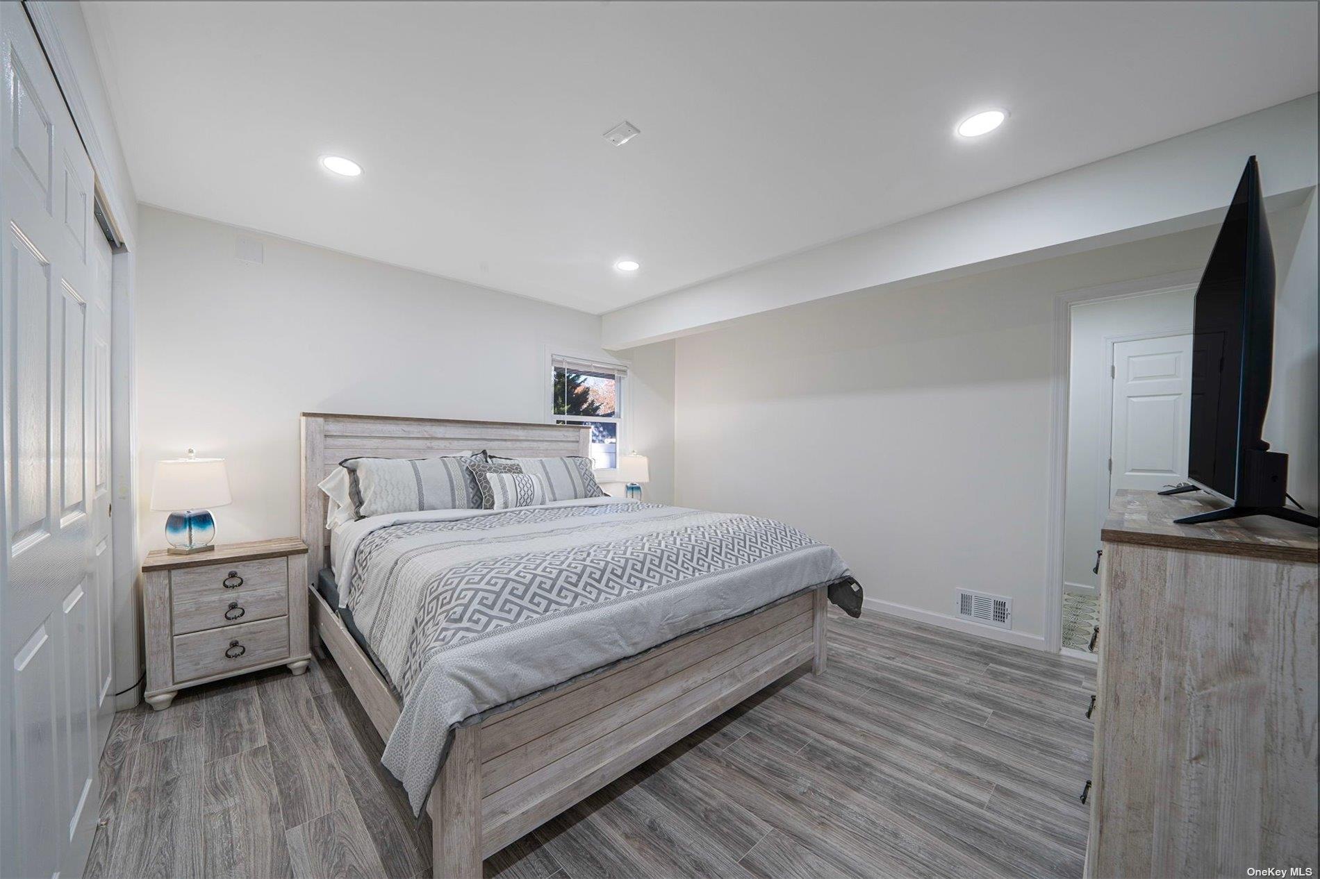 6 Rolling Hill Road, Hampton Bays, NY 11946