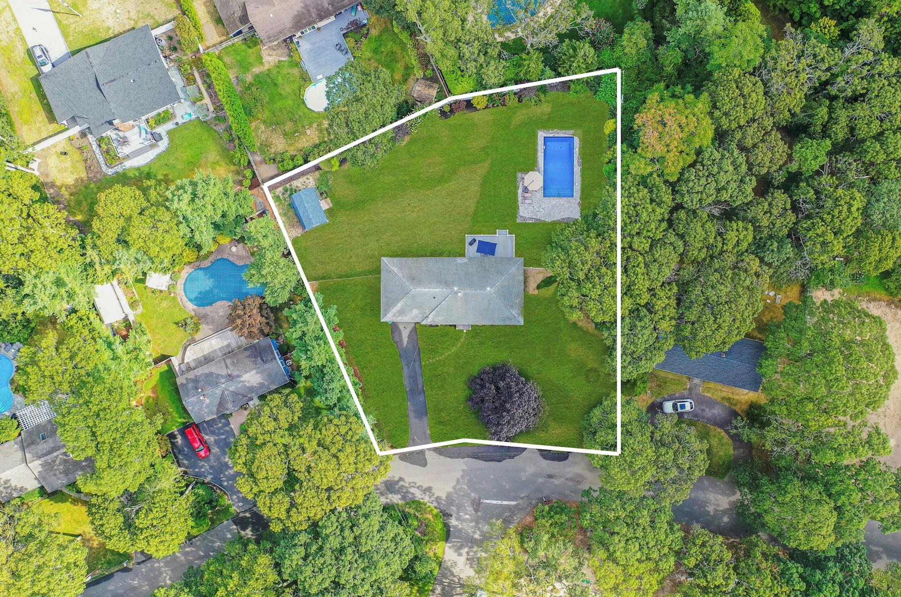 6 Rolling Hill Road, Hampton Bays, NY 11946