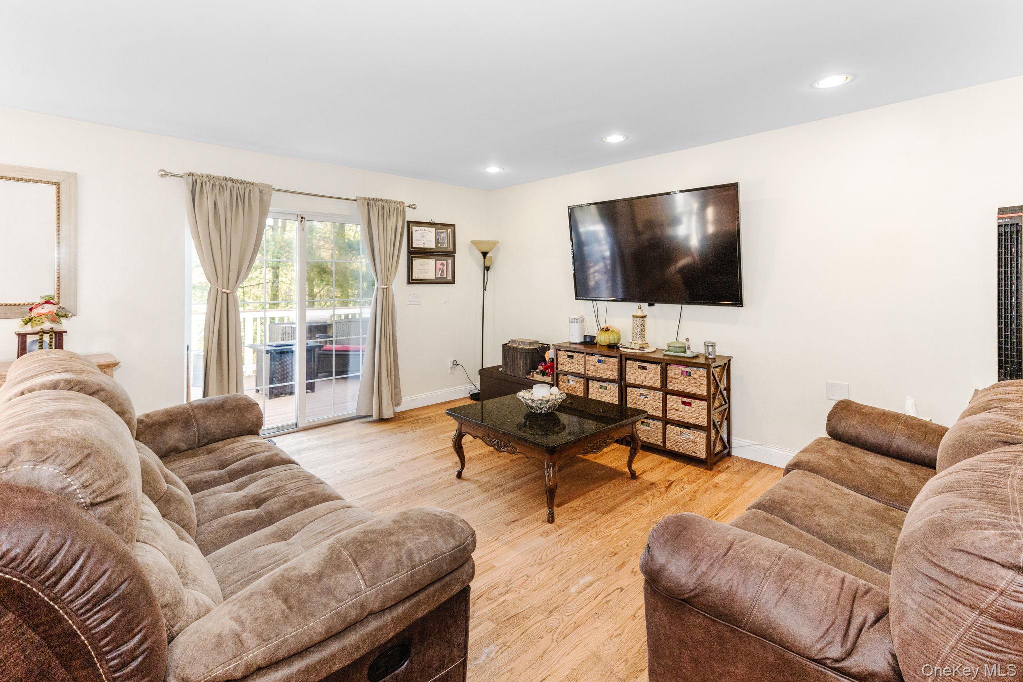 34 Coventry Circle, Mahopac, NY 10541