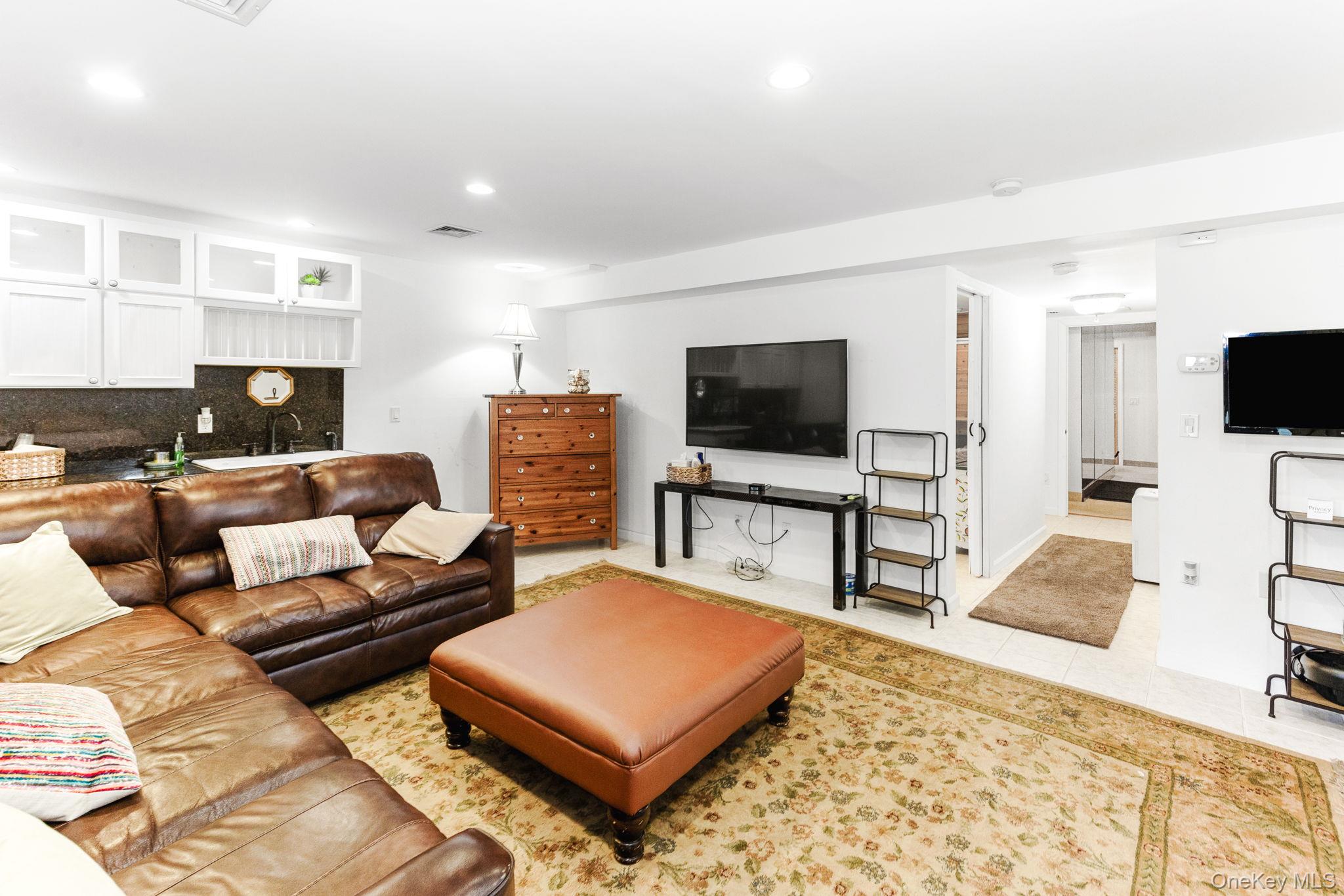 34 Coventry Circle, Mahopac, NY 10541