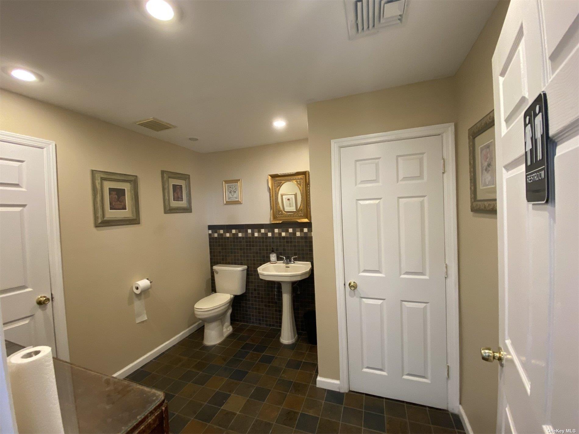 465 Franklin Avenue, Franklin Square, NY 11010