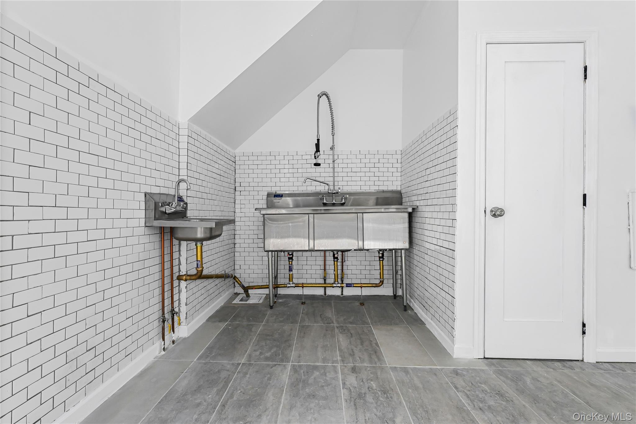 557 E 137th Street, Bronx, NY 10454