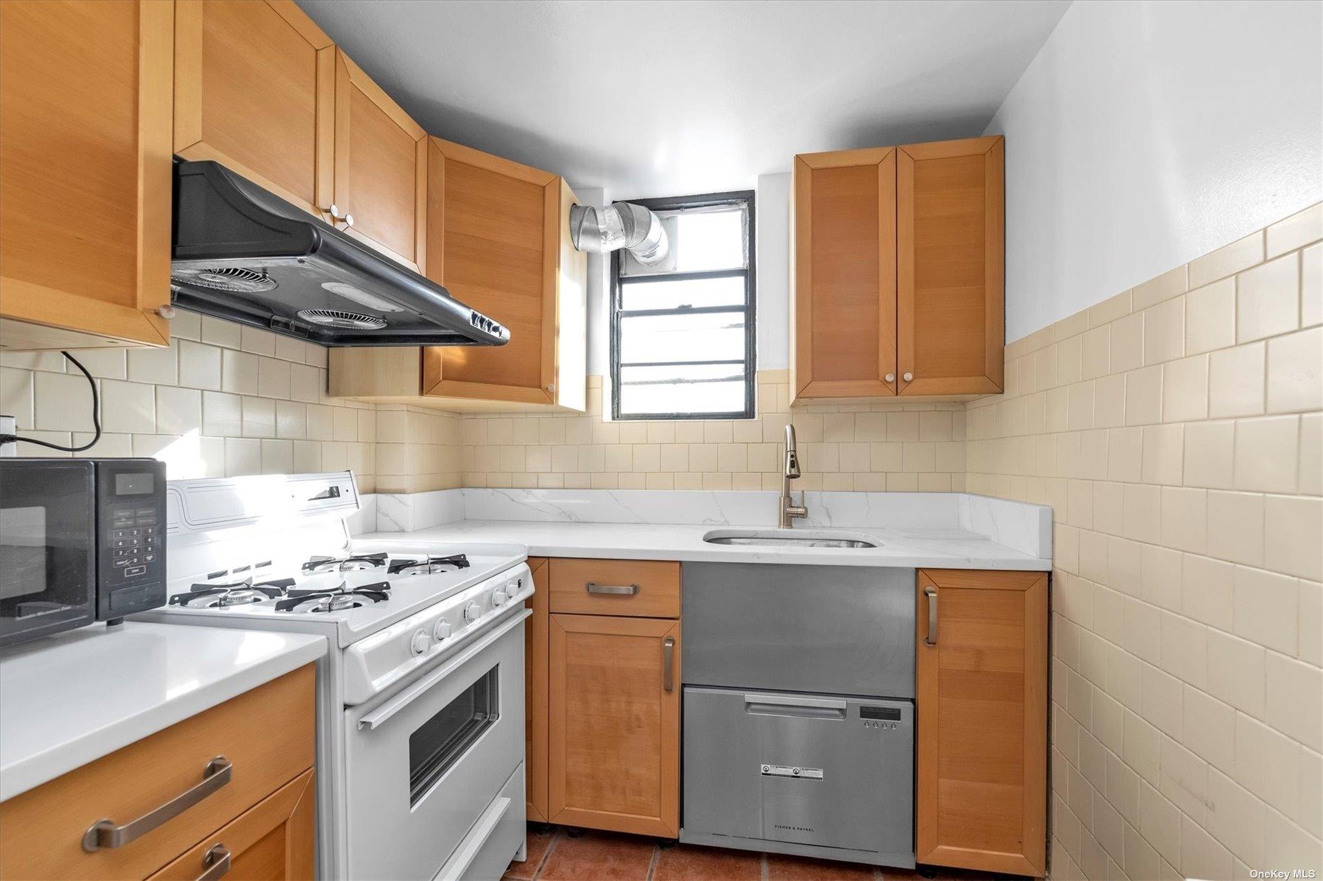 107-40 Queens Boulevard # 17E, Forest Hills, NY 11375