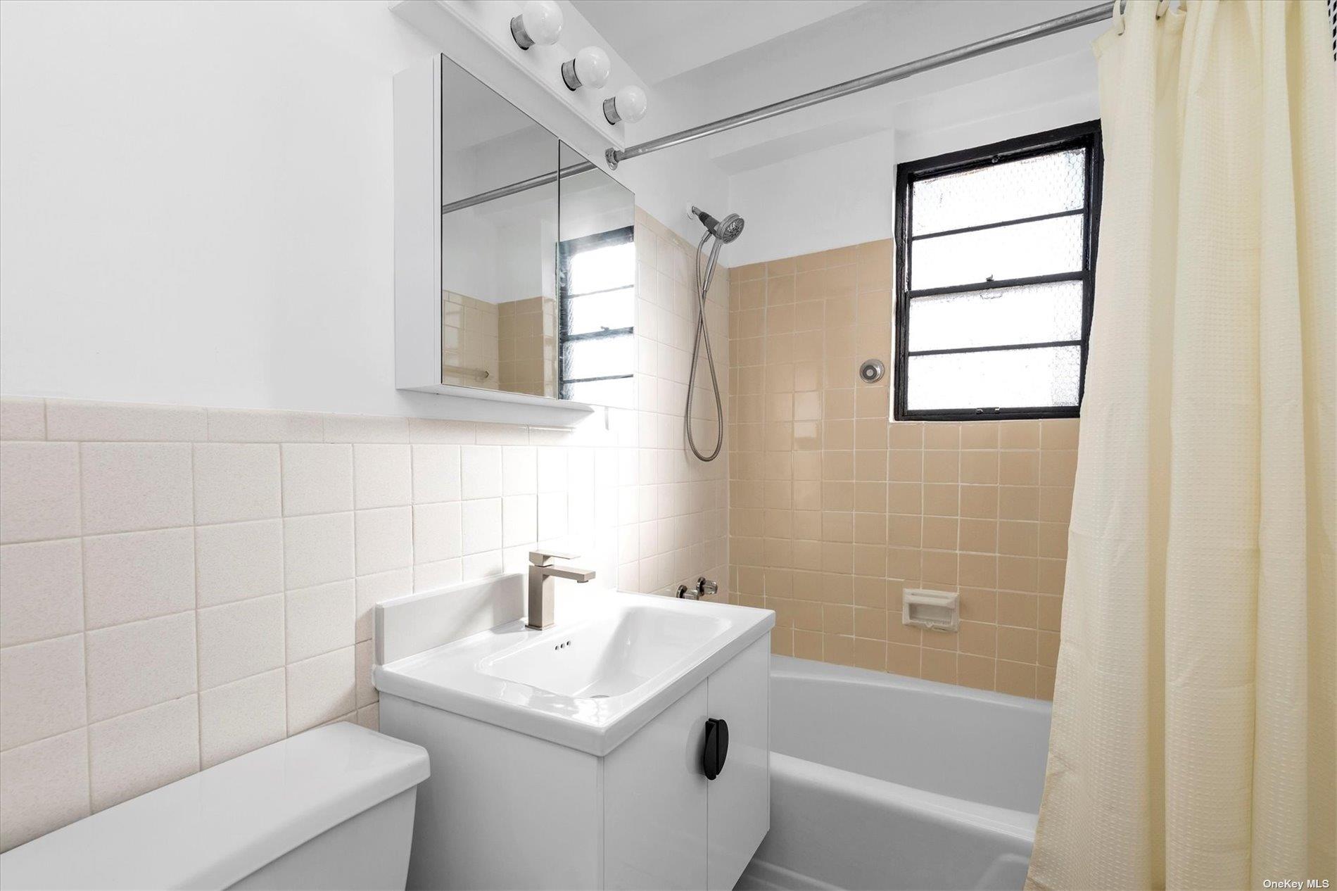 107-40 Queens Boulevard # 17E, Forest Hills, NY 11375