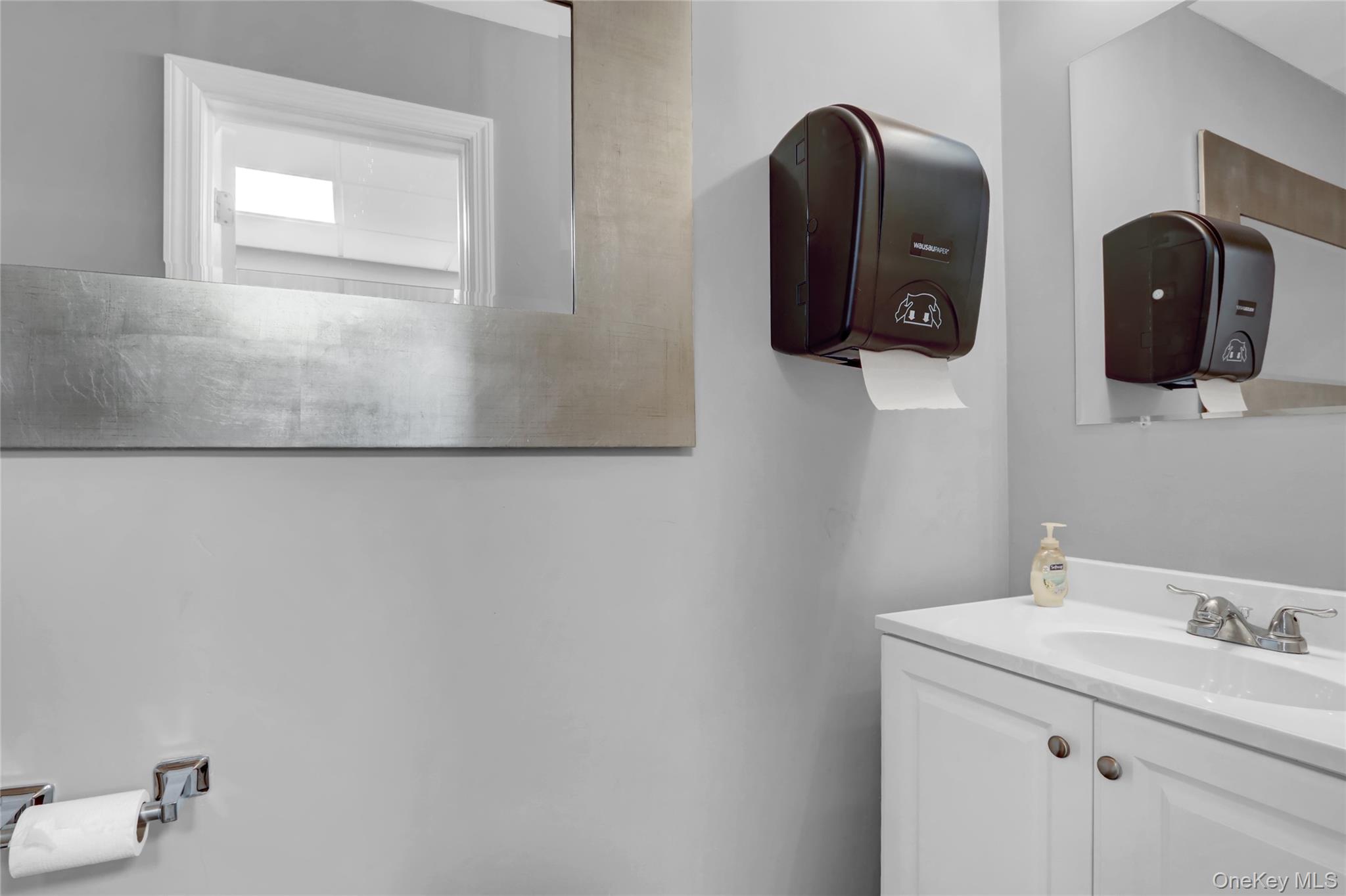 665 Commercial Avenue, Garden City, NY 11530